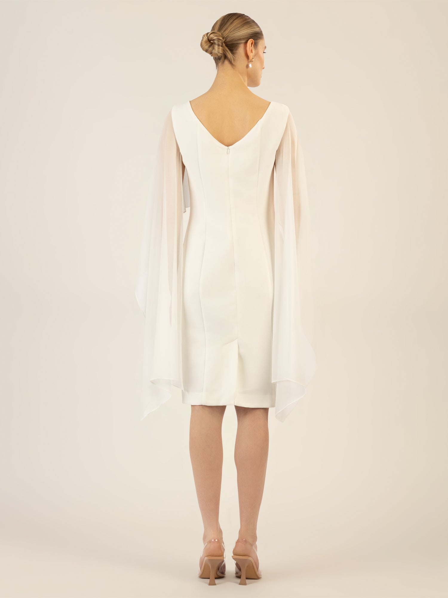 APART Kleid mit Chiffonstola aus einer leicht strukturierten Ware und angearbeitetem Cape | creme