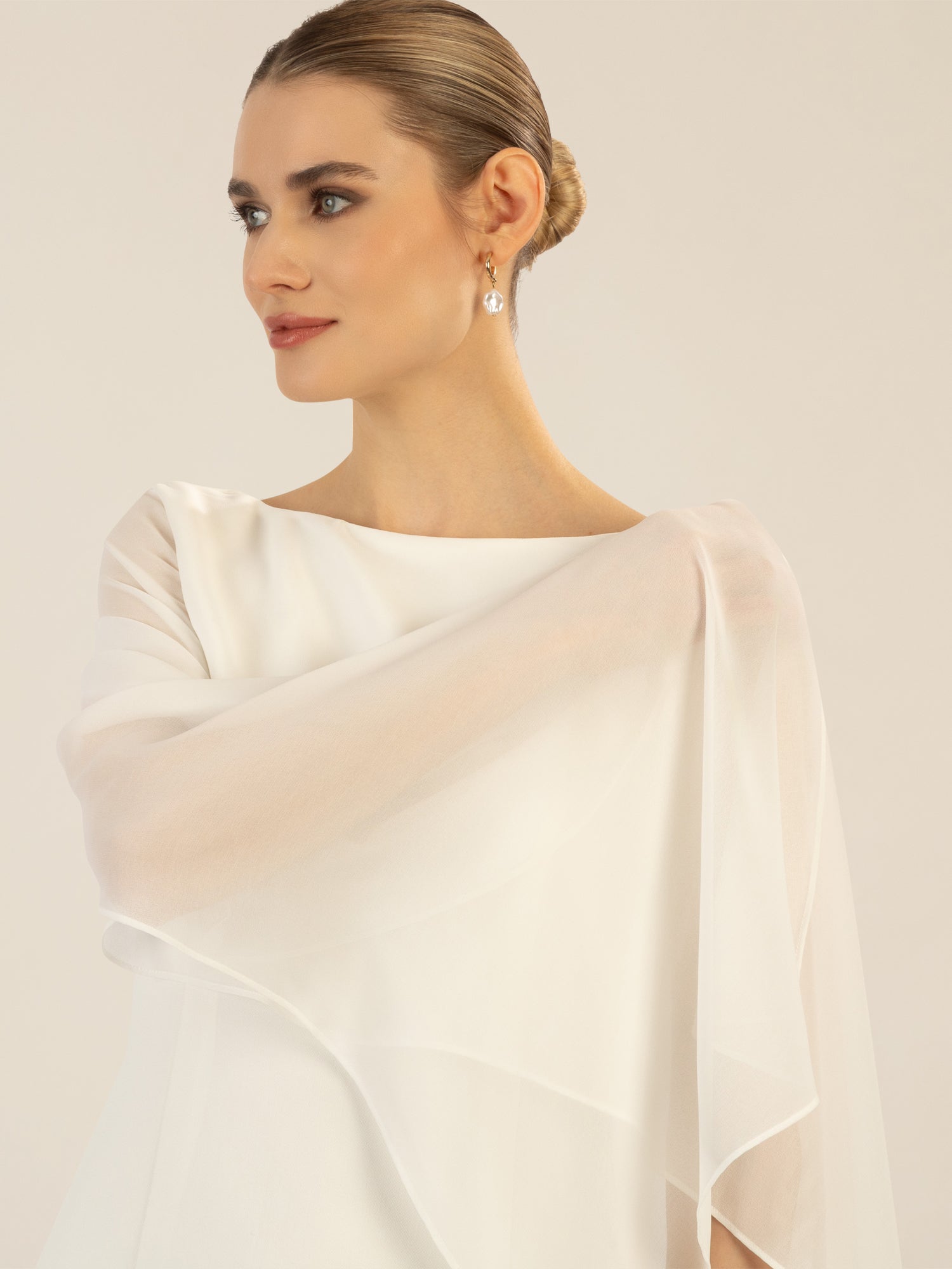APART Kleid mit Chiffonstola aus einer leicht strukturierten Ware und angearbeitetem Cape | creme