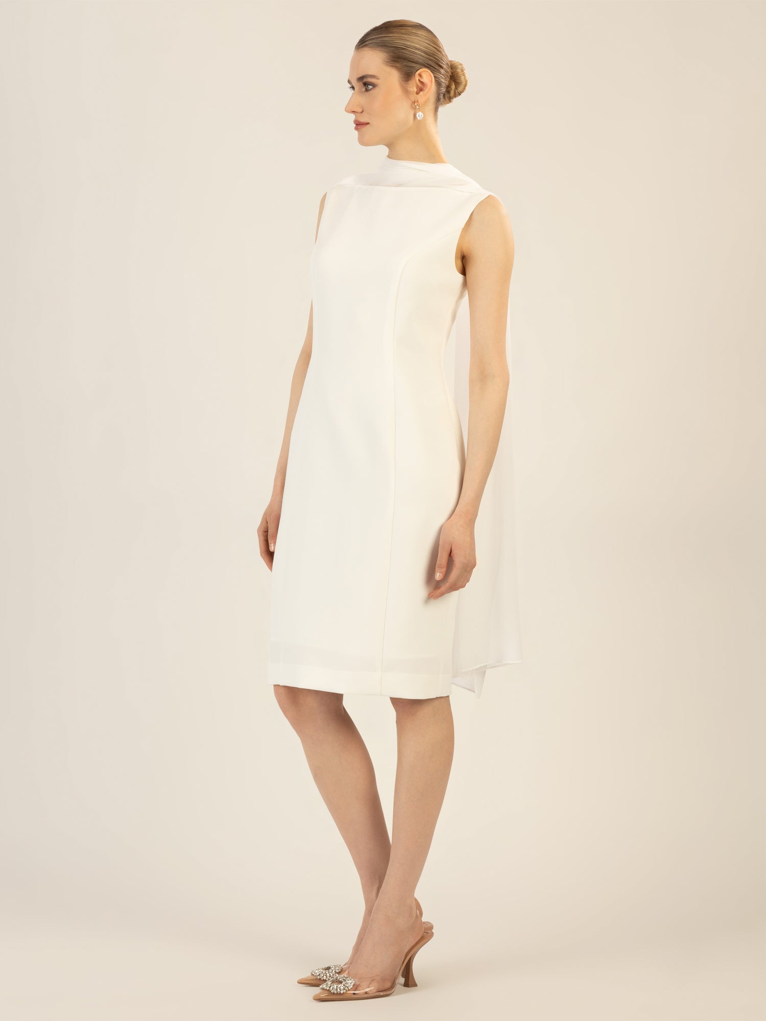 APART Kleid mit Chiffonstola aus einer leicht strukturierten Ware und angearbeitetem Cape | creme