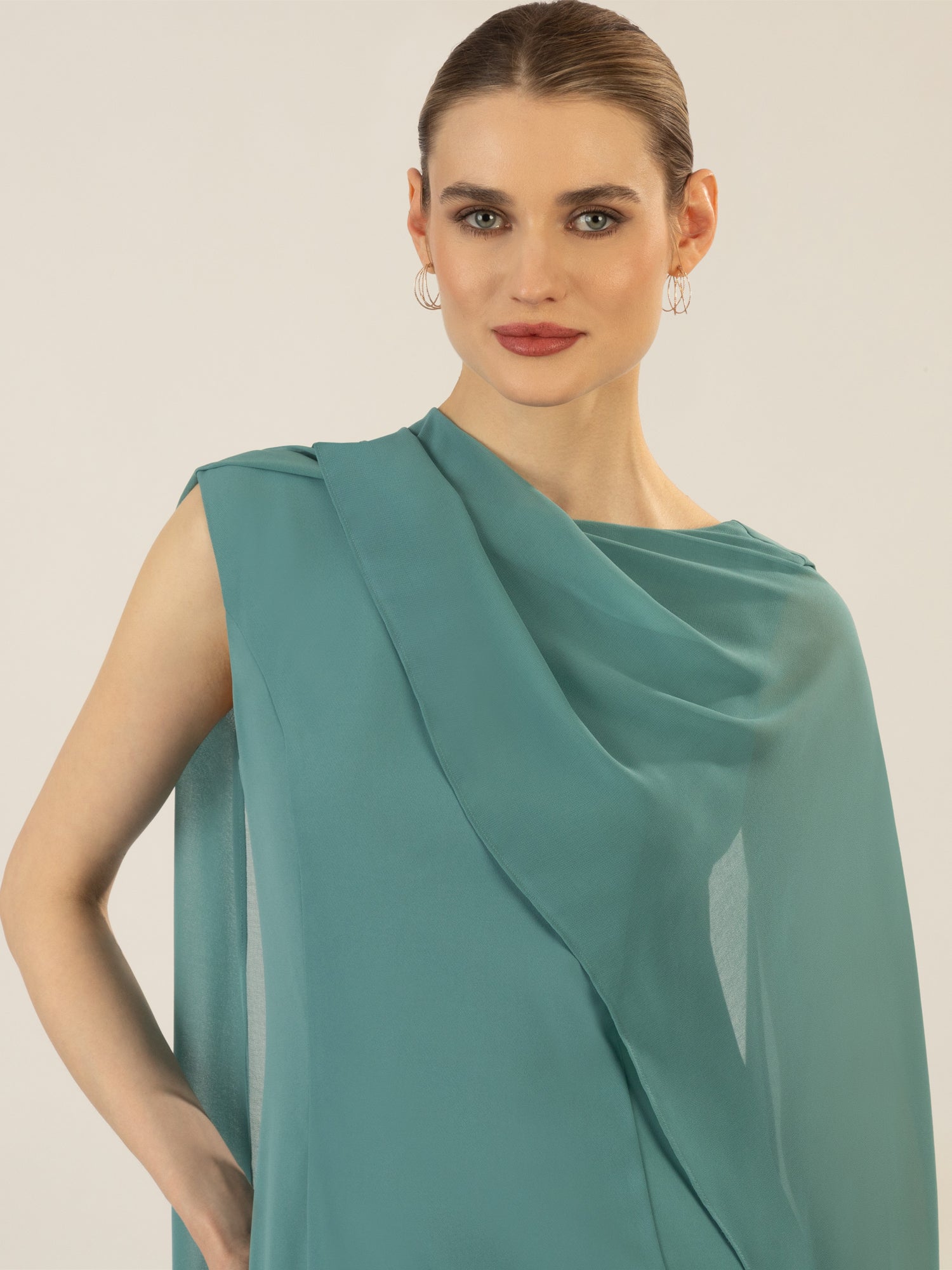 APART Kleid mit Chiffonstola aus einer leicht strukturierten Ware und angearbeitetem Cape | jade