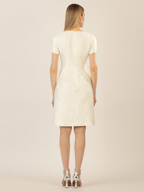 APART kurzes Jacquardkleid aus mattschimmerndem, plastischen Jacquard | creme image 1