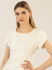 APART kurzes Jacquardkleid aus mattschimmerndem, plastischen Jacquard | creme