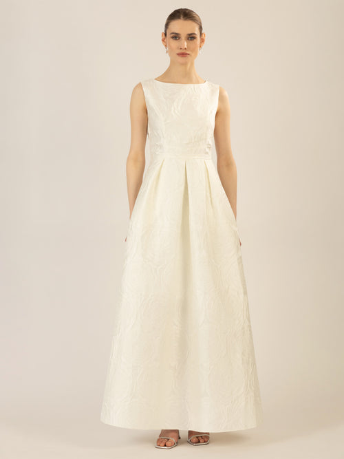 APART langes Hochzeitskleid mit angedeuteten Rosenblüten | creme image 1