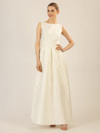 APART langes Hochzeitskleid mit angedeuteten Rosenblüten | creme