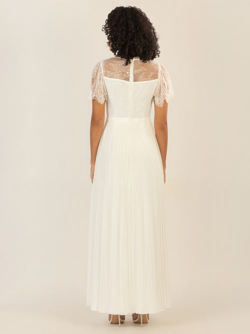 APART langes Hochzeitskleid im Materialmix aus weicher Spitze und Chiffon | creme image 1