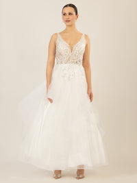 APART langes Hochzeitskleid mit aufwendig besticktem Tüll | creme