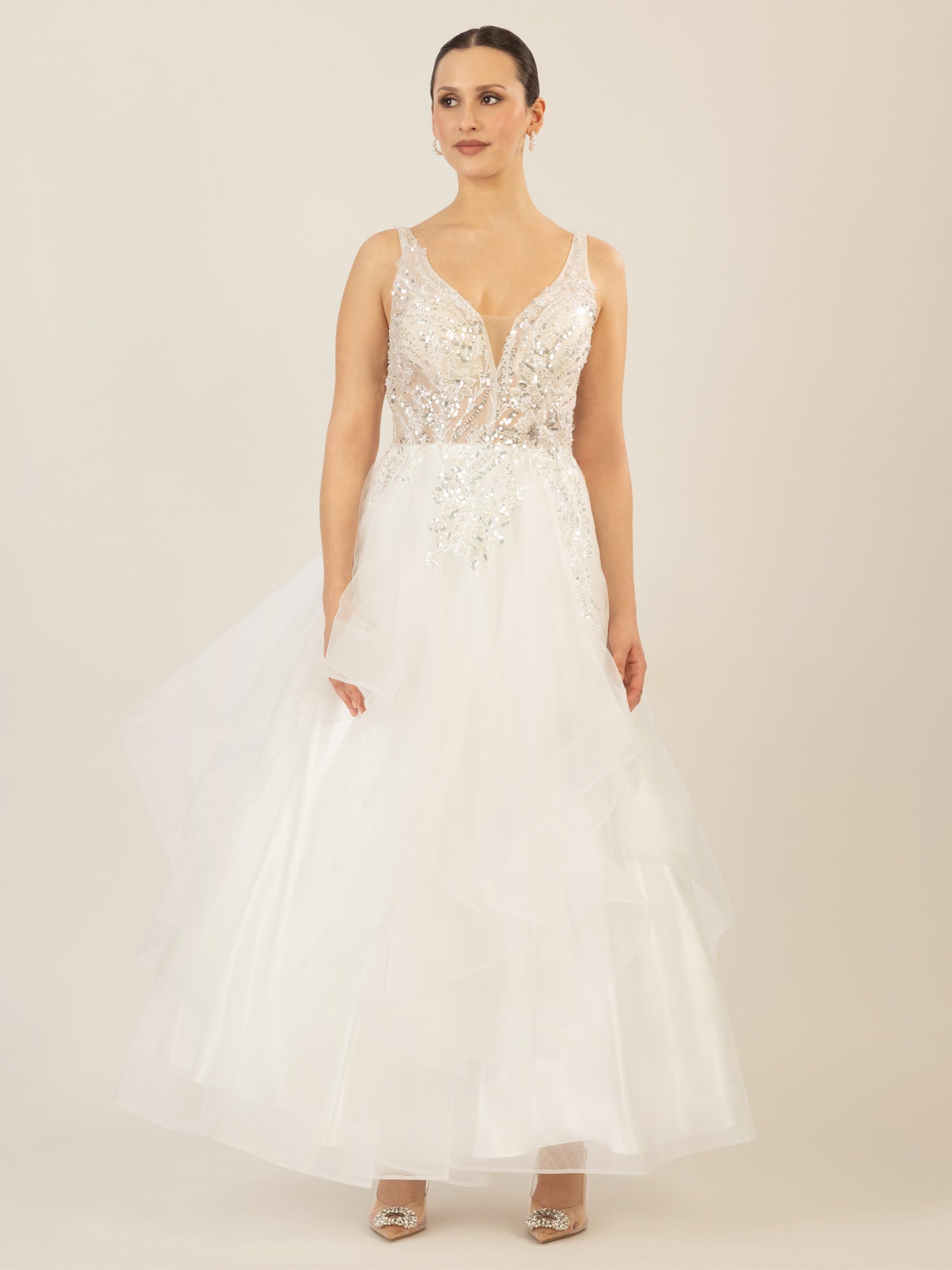 APART langes Hochzeitskleid mit aufwendig besticktem Tüll | creme