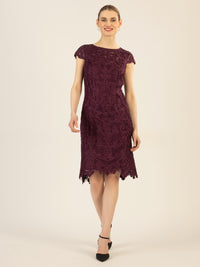 APART Cocktailkleid aus aufwendig gestricktem Mesh, kurz und mit Allovermuster | pflaume