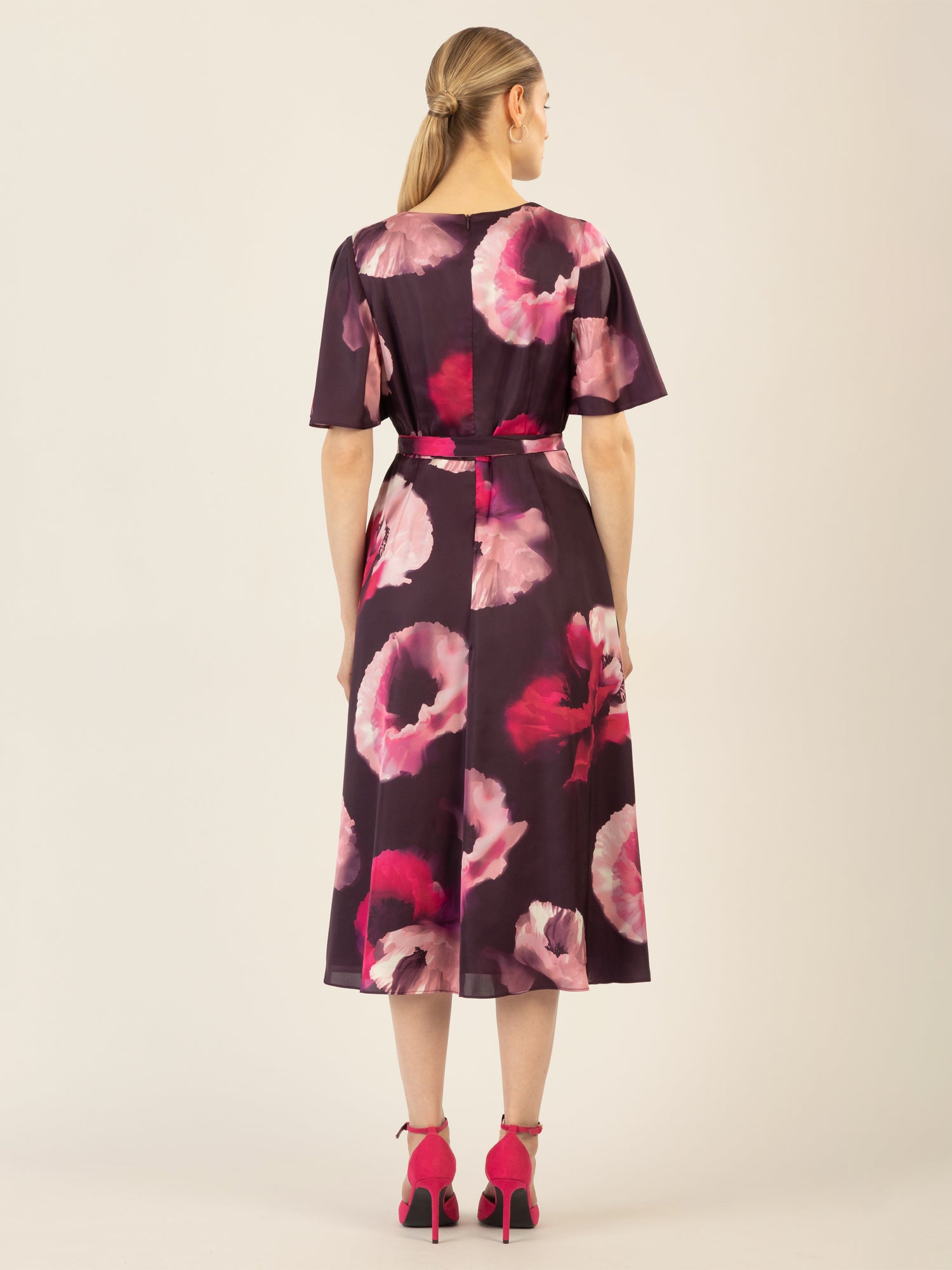 APART Midi-Satinkleid aus matt-schimmerndem Satin mit allover Blumendruck | pflaume-multicolor