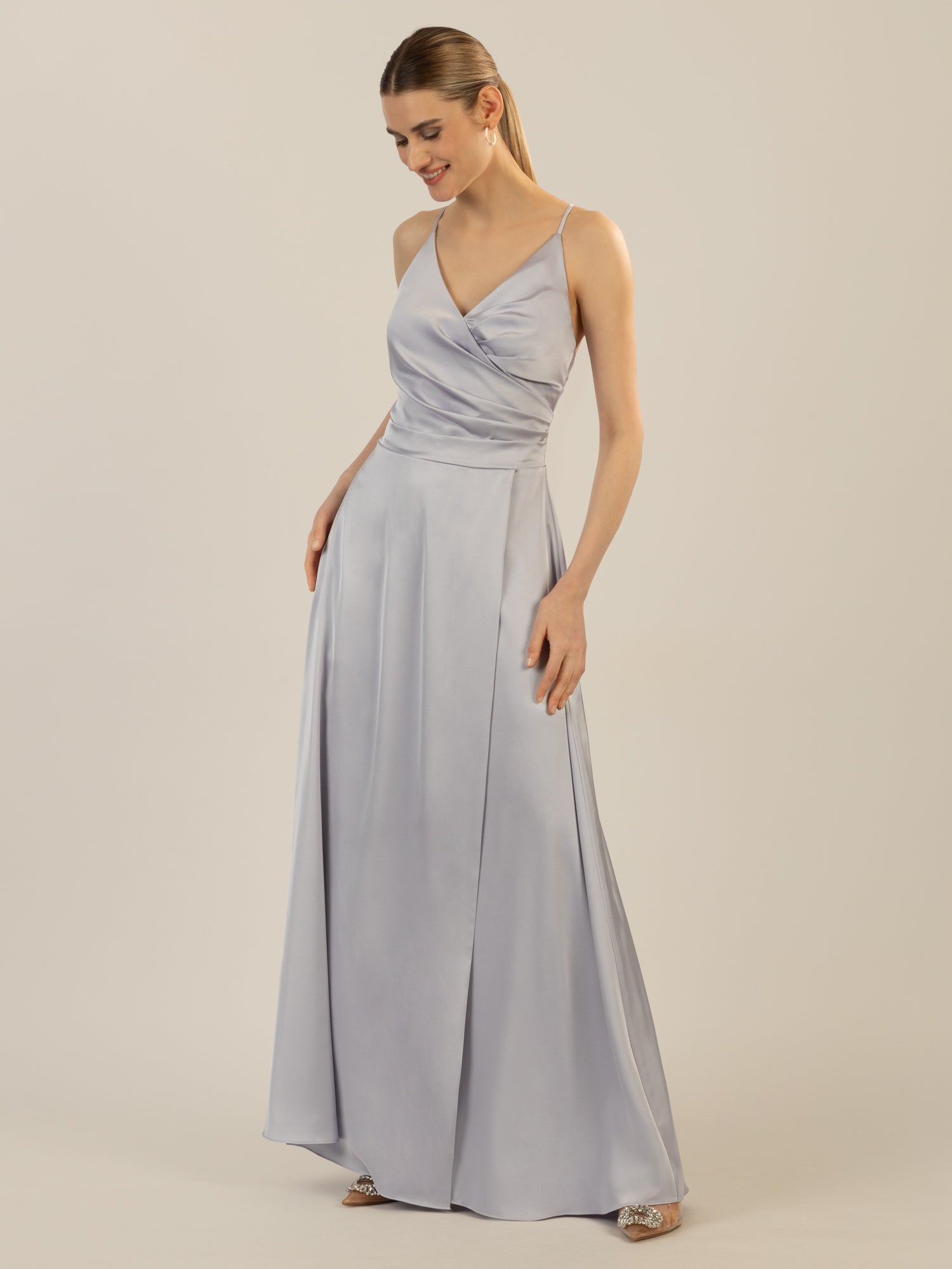 APART Satin-Abendkleid mit Wickeleffekt | hellblau