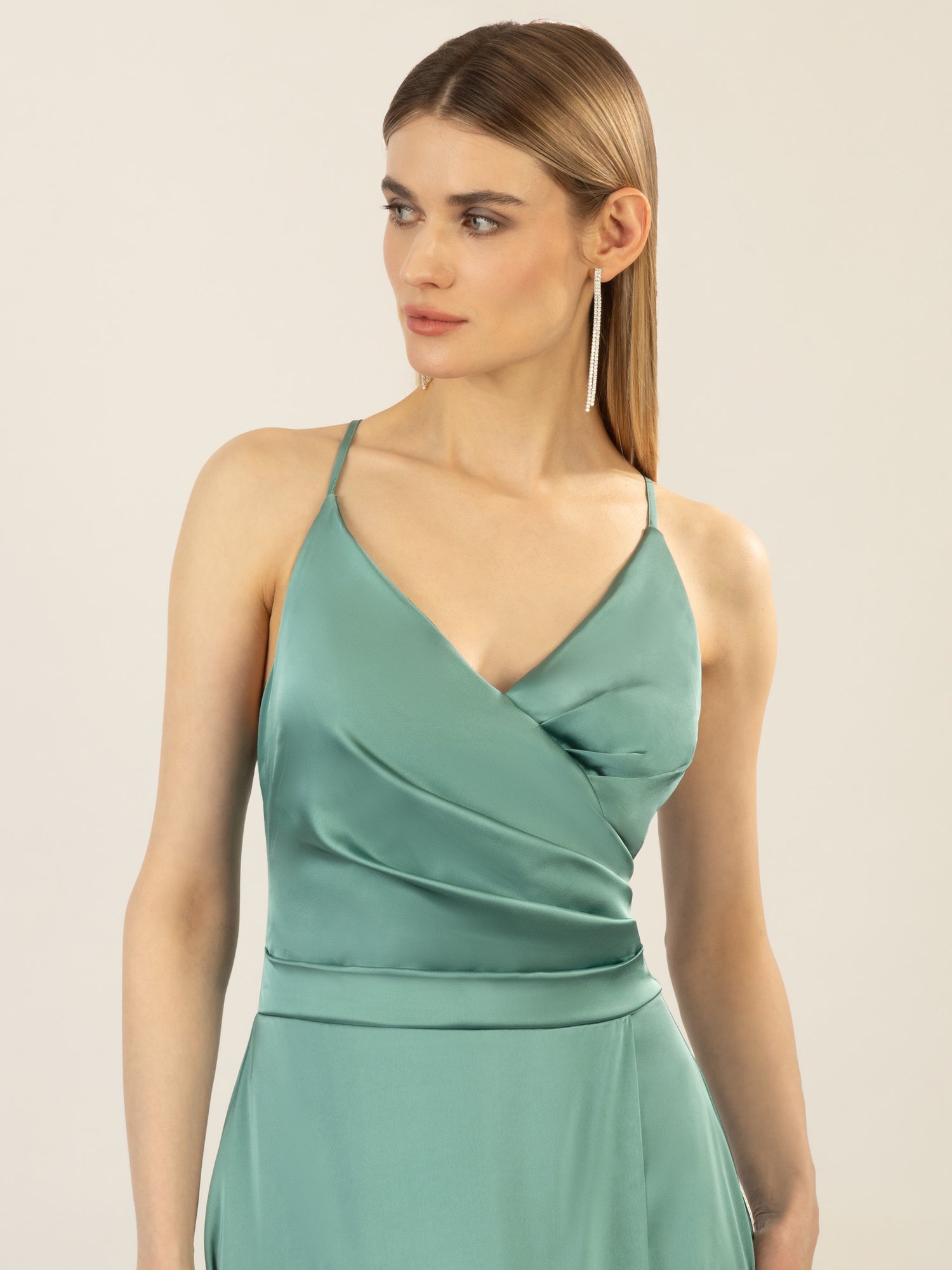 APART Satin-Abendkleid mit Wickeleffekt | jade