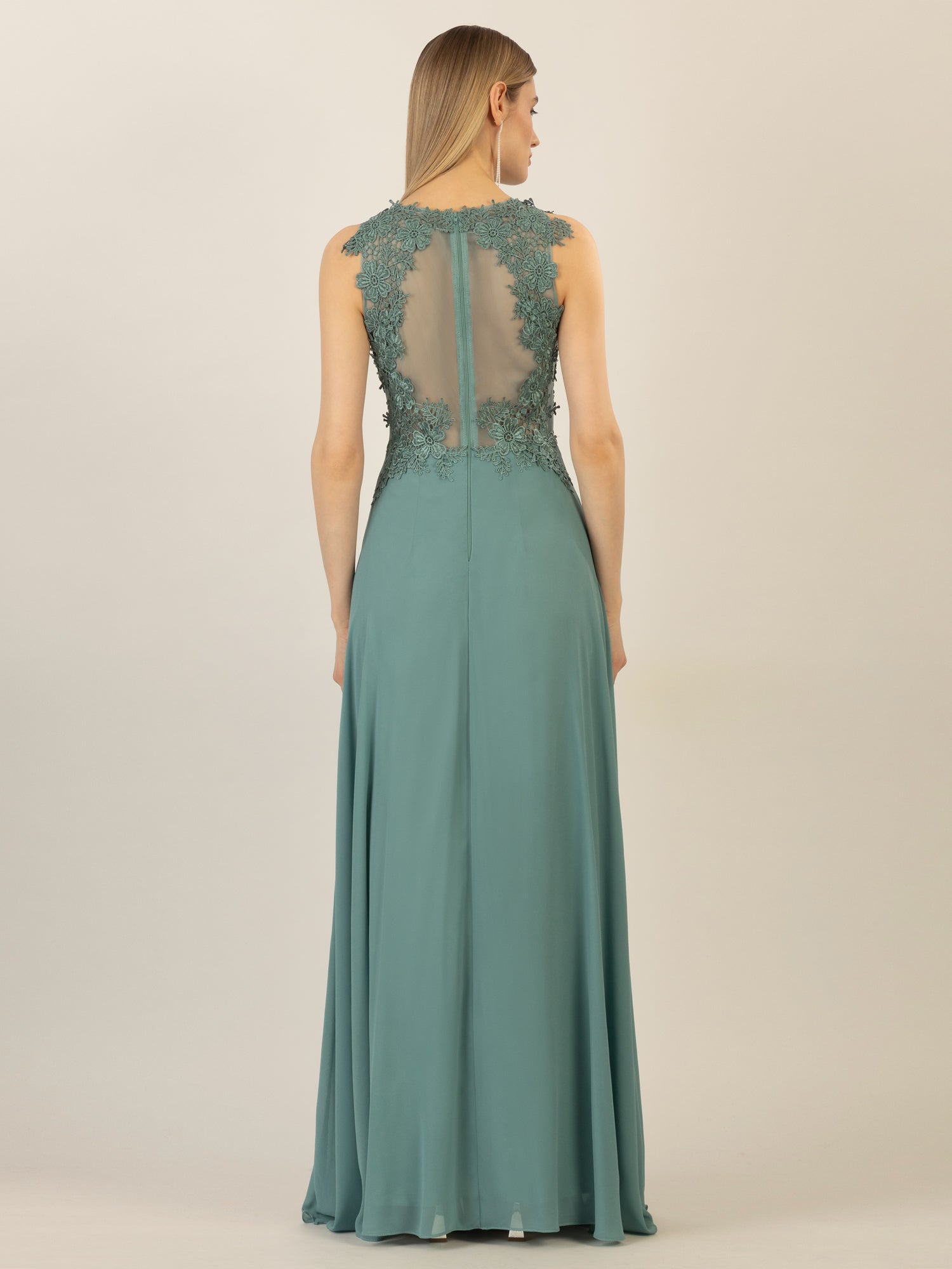 APART Abendkleid im Materialmix aus bestickter Spitze und Chiffon | jade