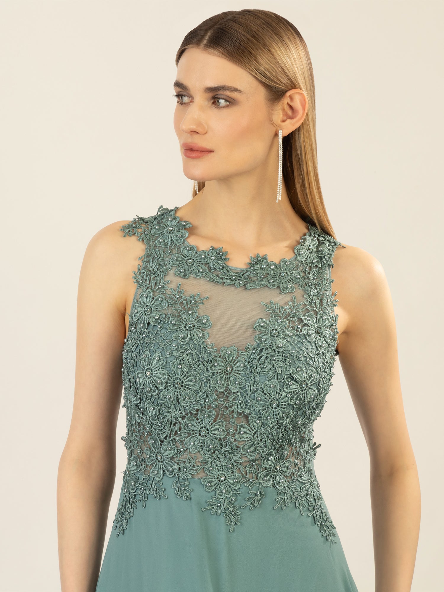 APART Abendkleid im Materialmix aus bestickter Spitze und Chiffon | jade