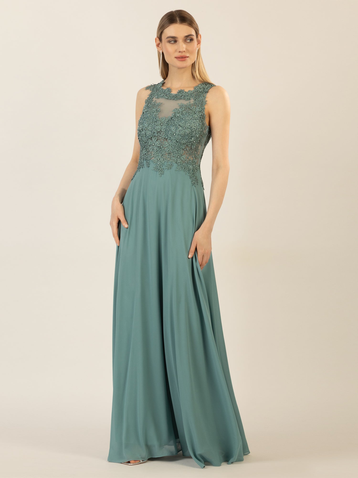 APART Abendkleid im Materialmix aus bestickter Spitze und Chiffon | jade