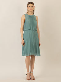 APART Cocktailkleid mit rundem Ausschnitt und schmalem , sichtbaren Halsring | jade