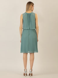 APART Cocktailkleid mit rundem Ausschnitt und schmalem , sichtbaren Halsring | jade