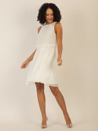 APART Cocktailkleid mit rundem Ausschnitt und schmalem , sichtbaren Halsring | creme