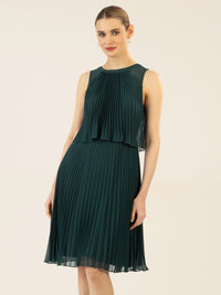 APART Cocktailkleid mit rundem Ausschnitt und schmalem , sichtbaren Halsring | emerald