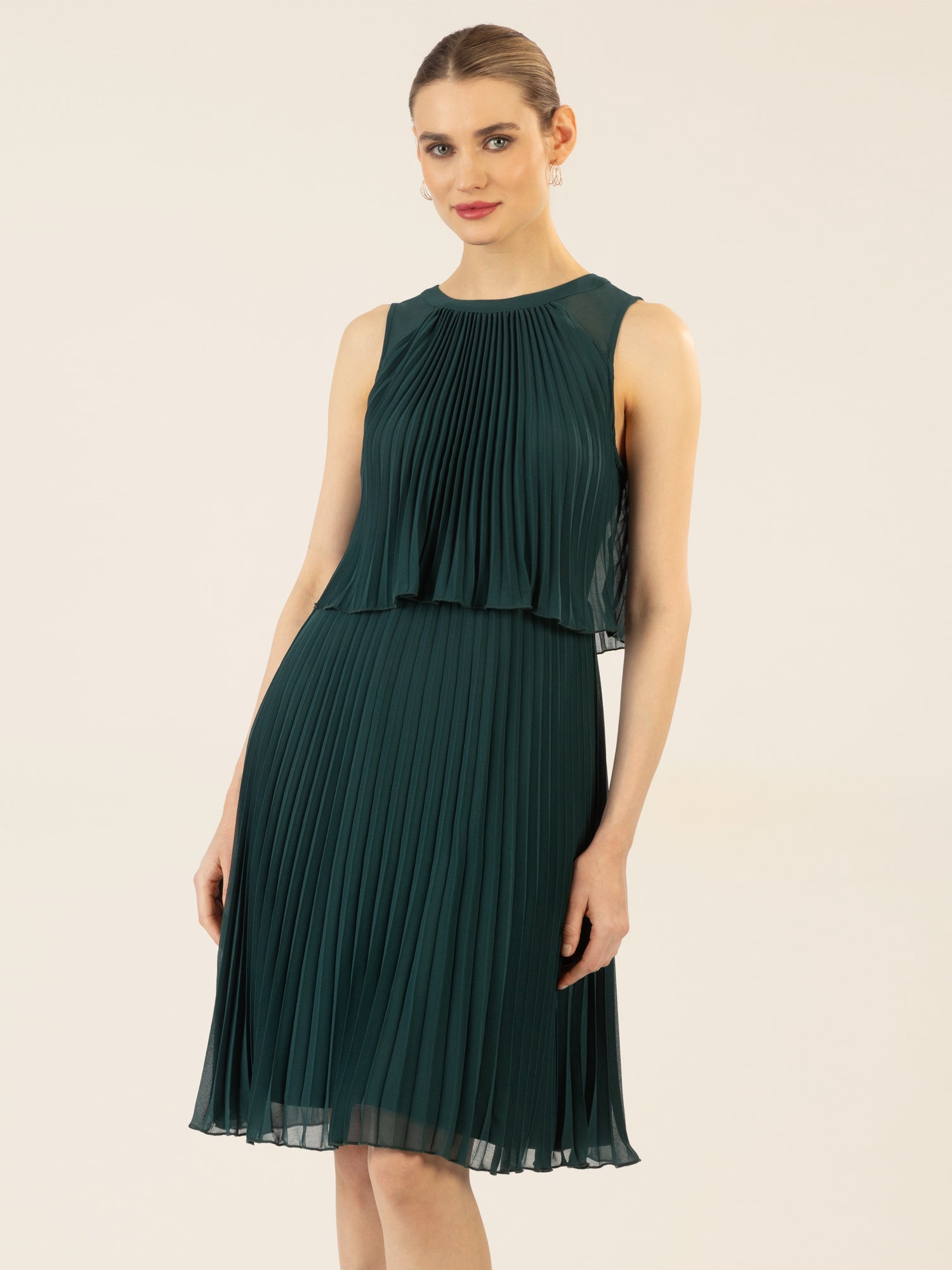 APART Cocktailkleid mit rundem Ausschnitt und schmalem , sichtbaren Halsring | emerald