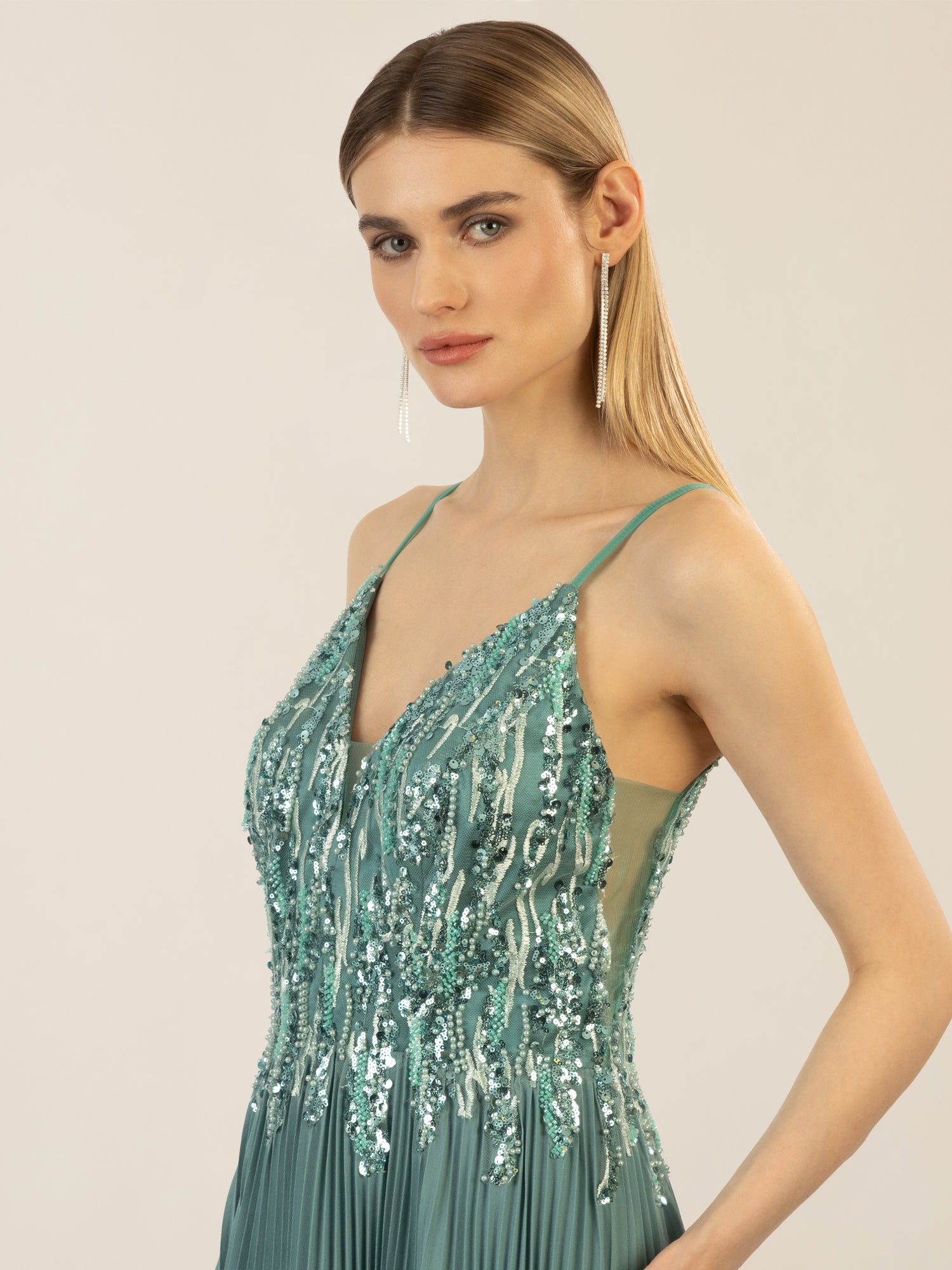 APART Abendkleid mit Chiffon und aufwendiger Bestickung | jade