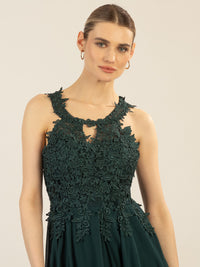 APART Cocktailkleid aus einer plastischen Spitze und Chiffon | emerald