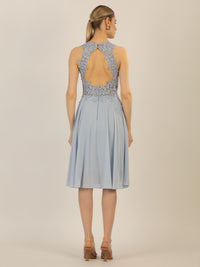 APART Cocktailkleid aus einer plastischen Spitze und Chiffon | hellblau