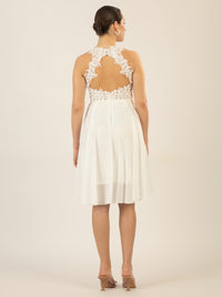 APART Cocktailkleid aus einer plastischen Spitze und Chiffon | creme