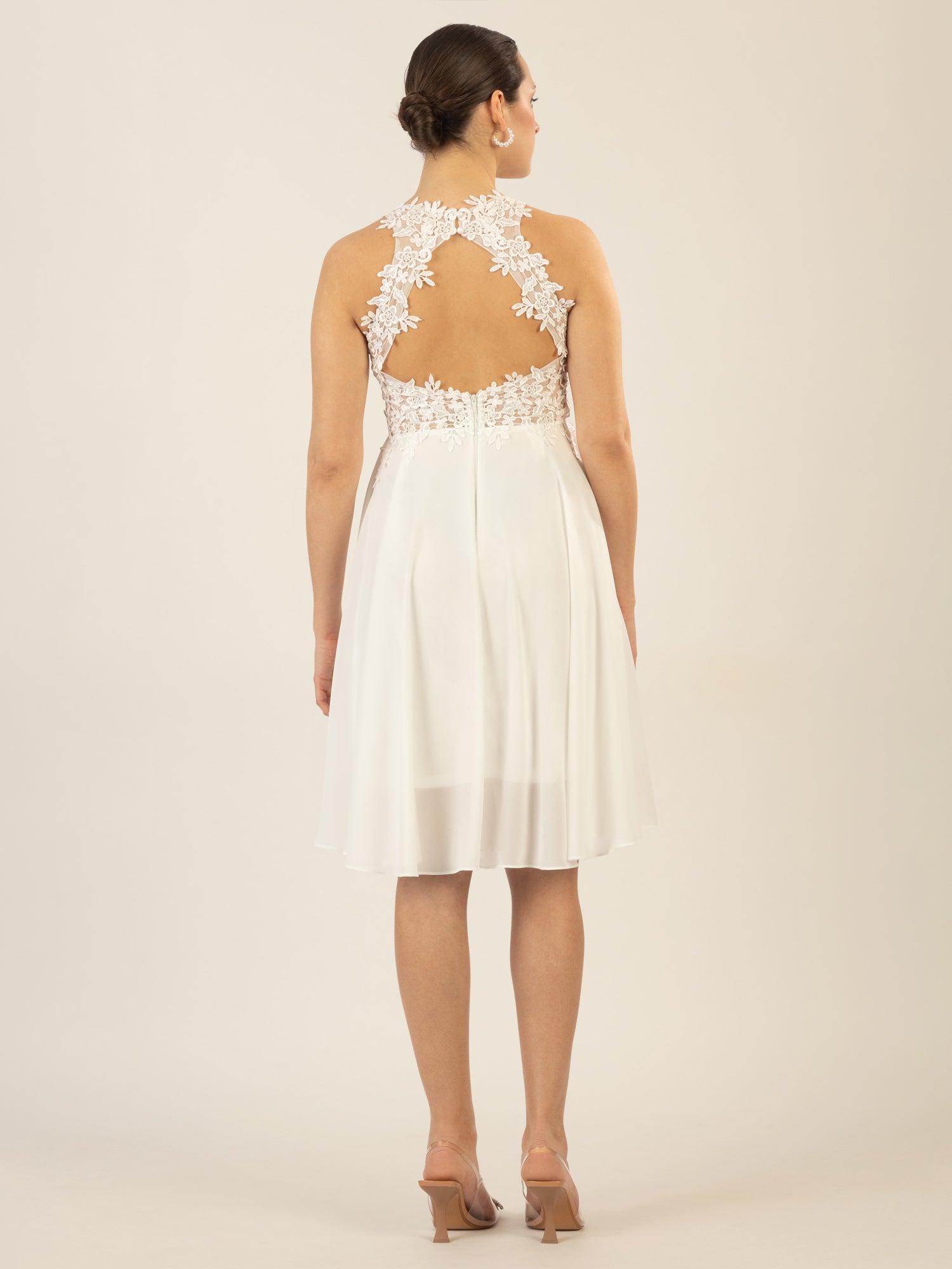 APART Cocktailkleid aus einer plastischen Spitze und Chiffon | creme