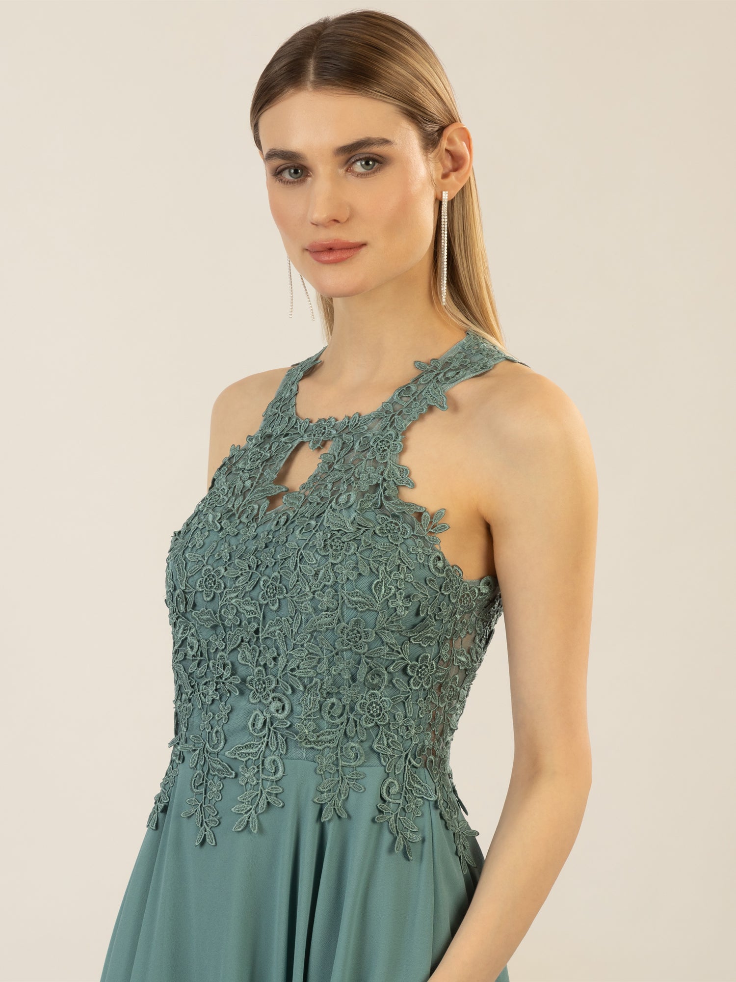 APART Cocktailkleid aus einer plastischen Spitze und Chiffon | jade
