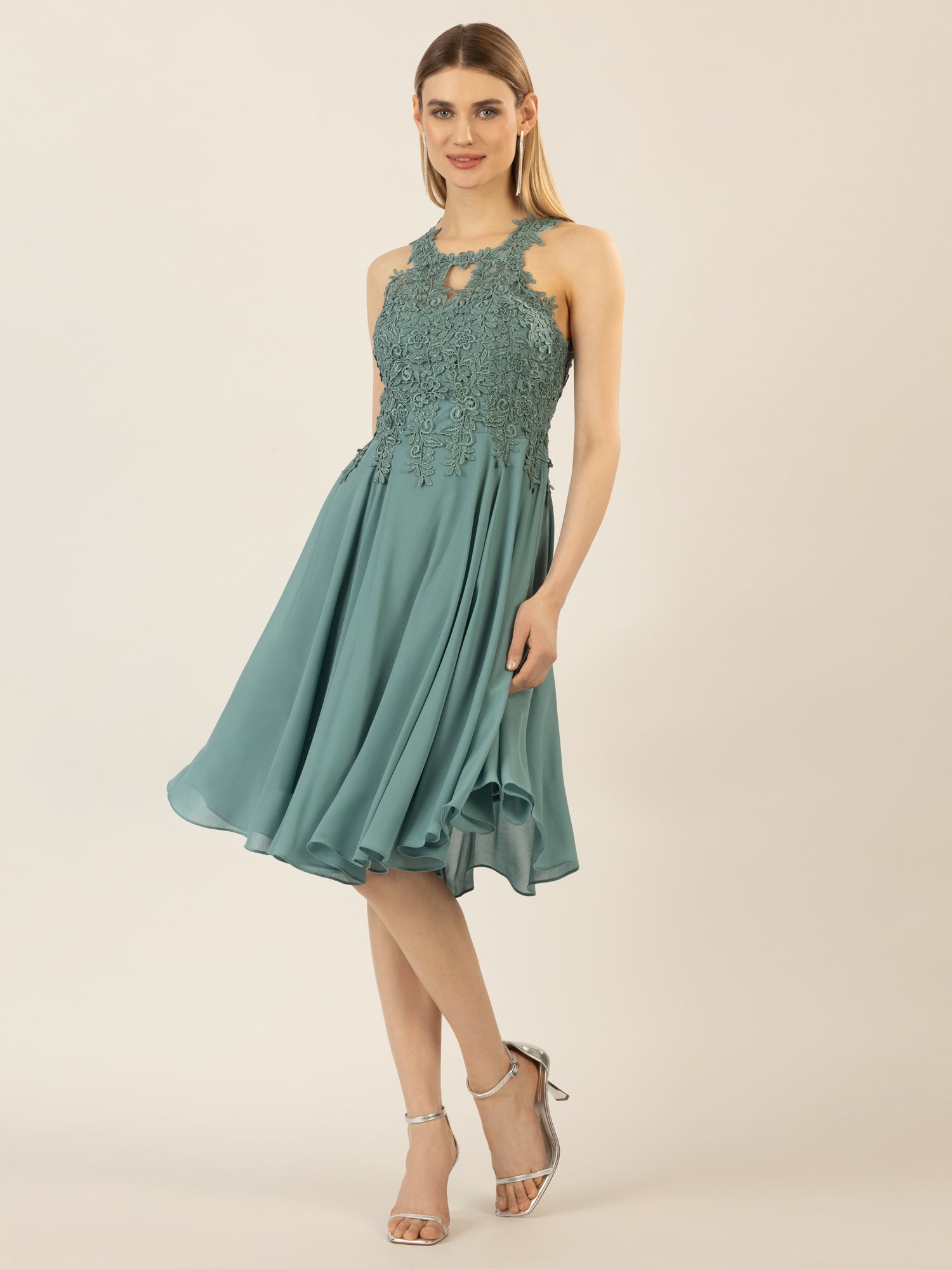 APART Cocktailkleid aus einer plastischen Spitze und Chiffon | jade