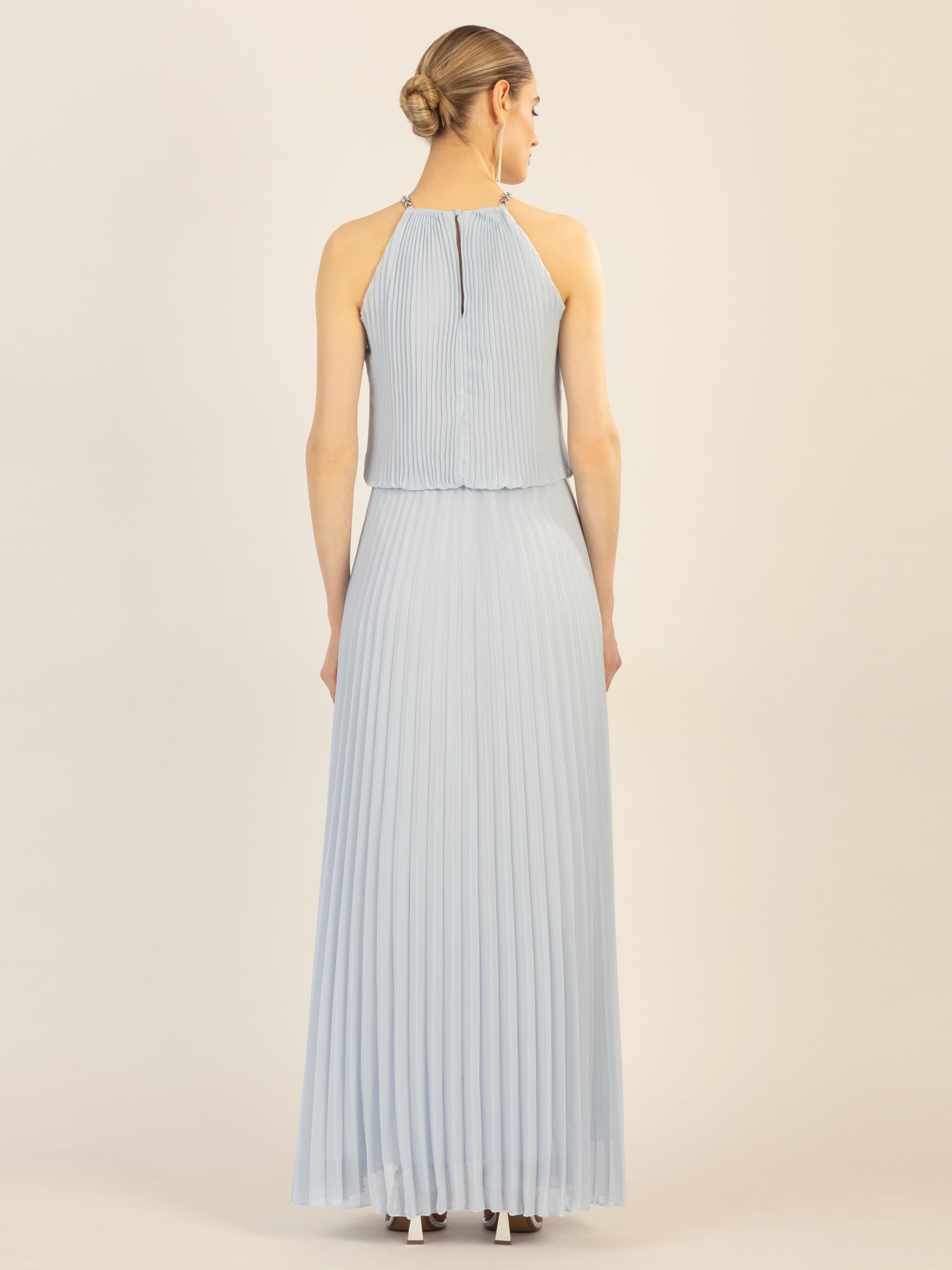 APART Plisseekleid im Neckholder-Stil | hellblau