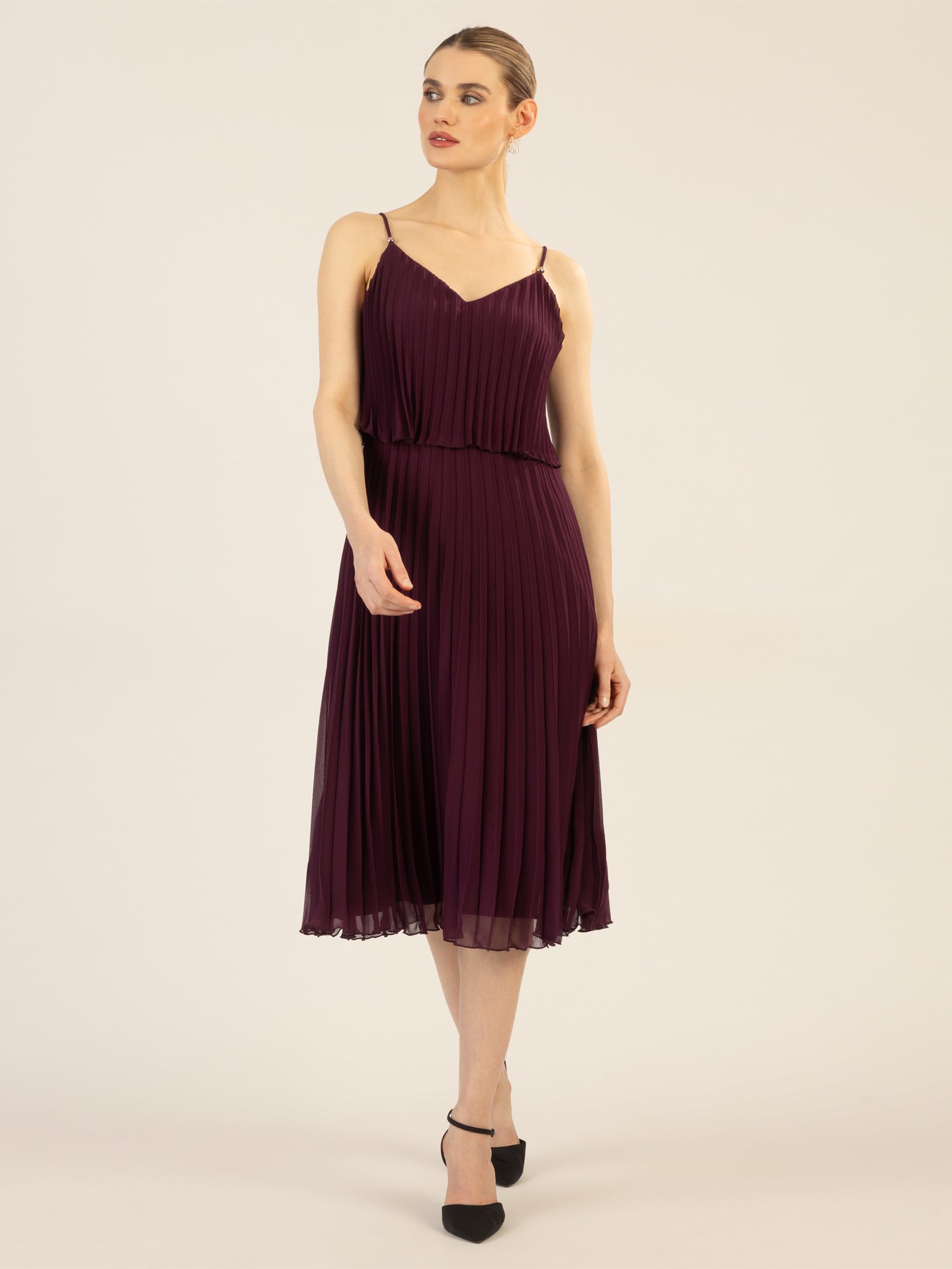 APART kurzes Plisseekleid in 2in1 Optik | pflaume