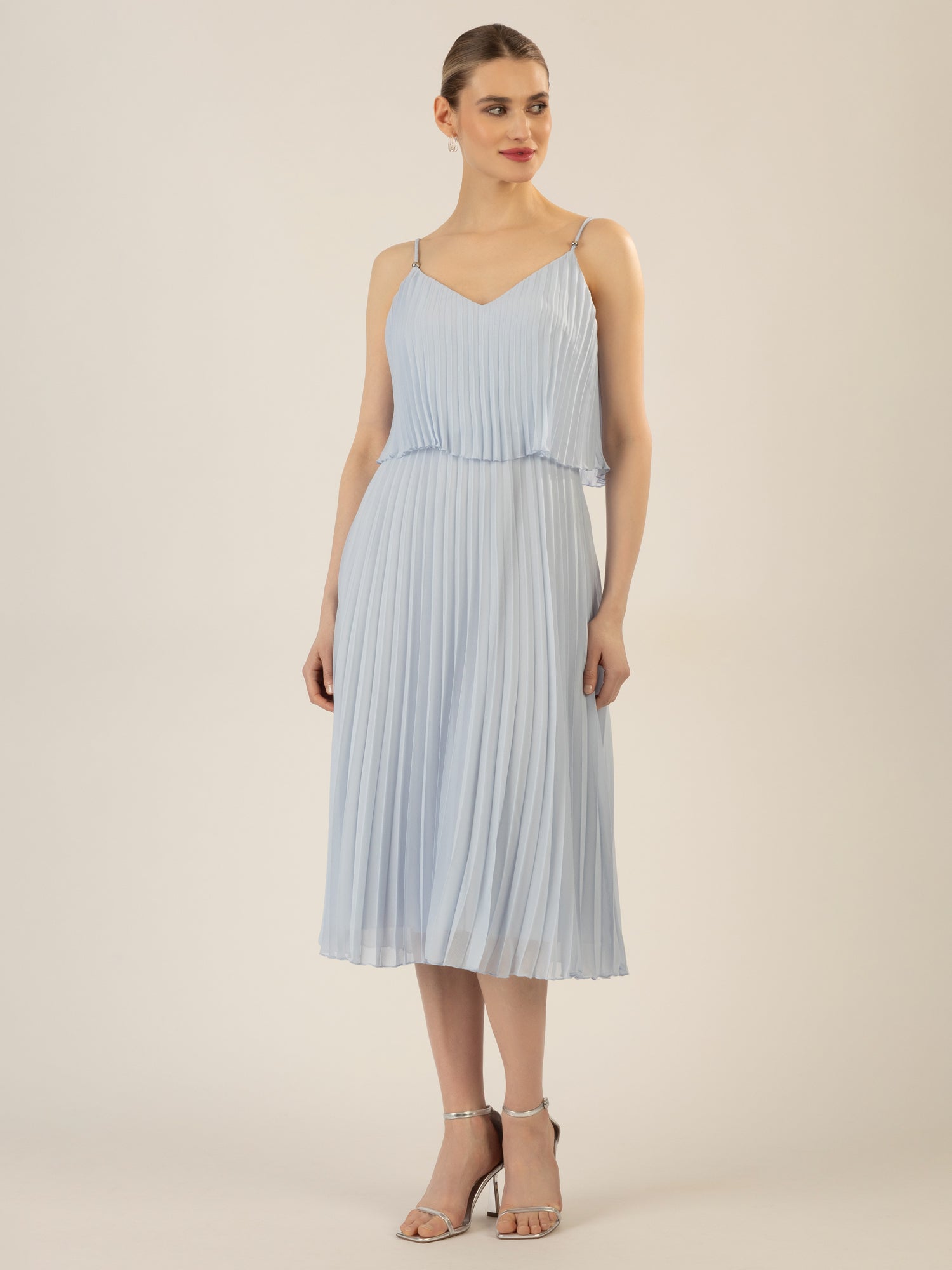 APART kurzes Plisseekleid in 2in1 Optik | hellblau