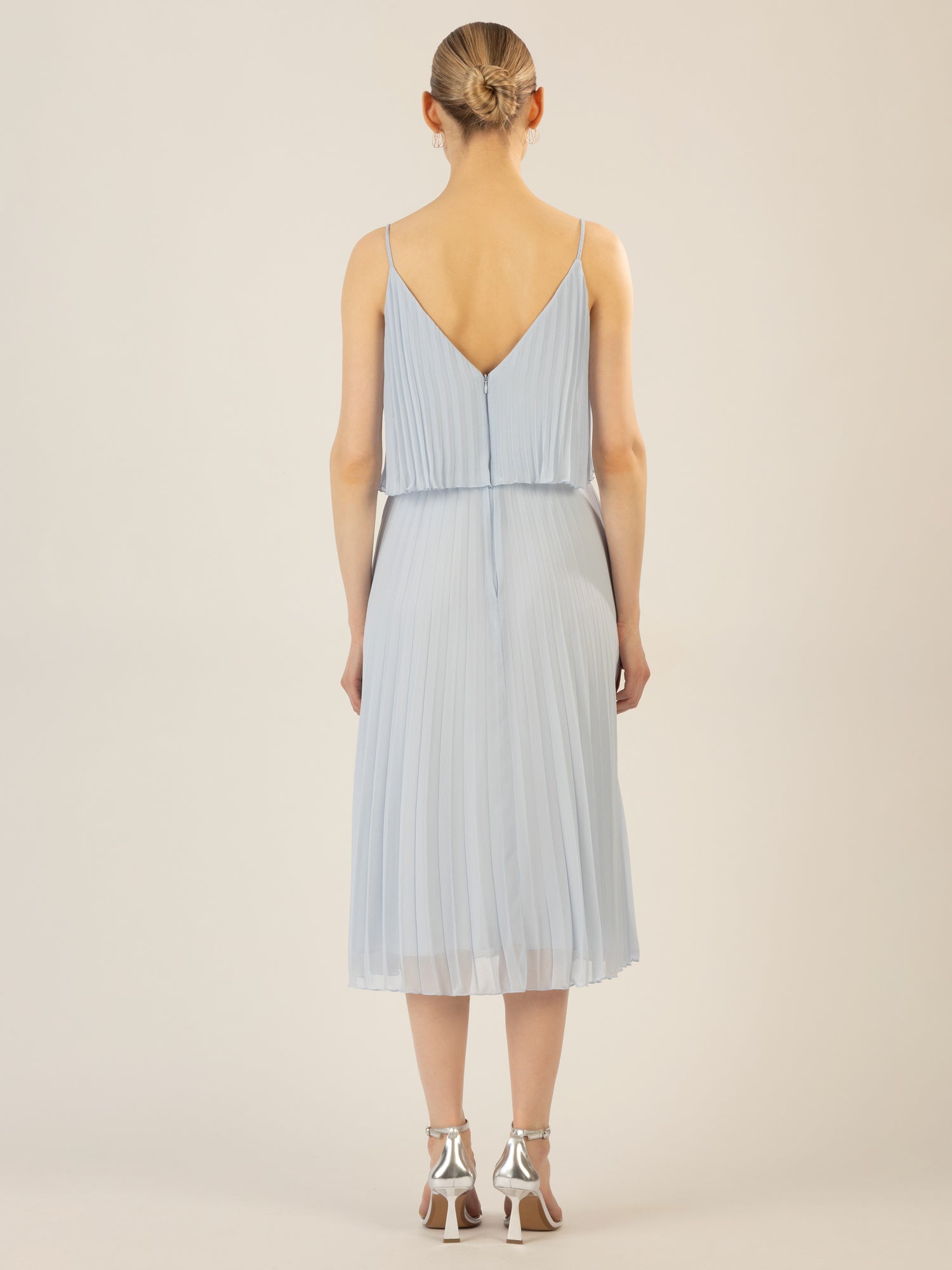 APART kurzes Plisseekleid in 2in1 Optik | hellblau