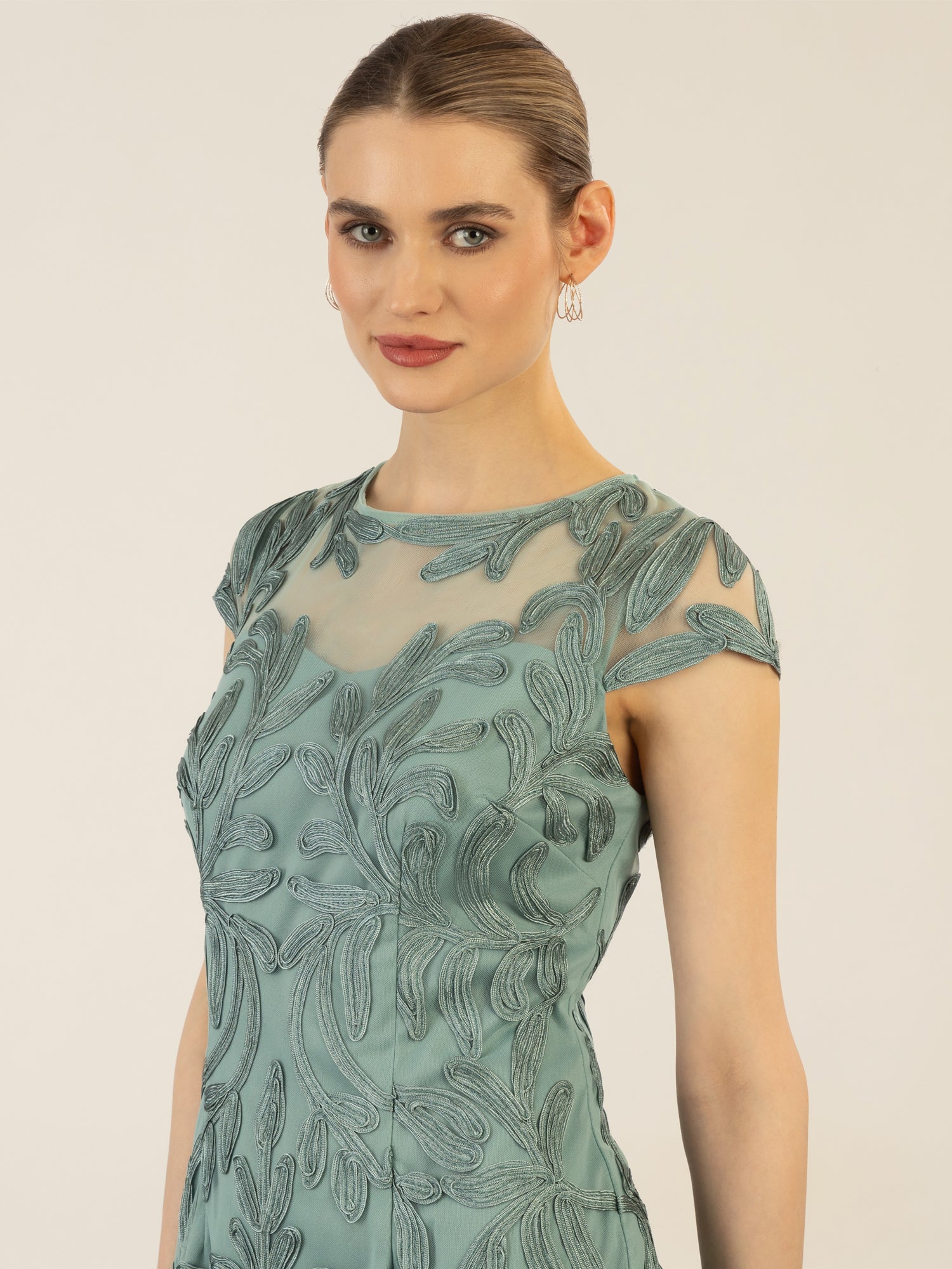 APART Cocktailkleid, aufwendig bestricktes Meshkleid | jade