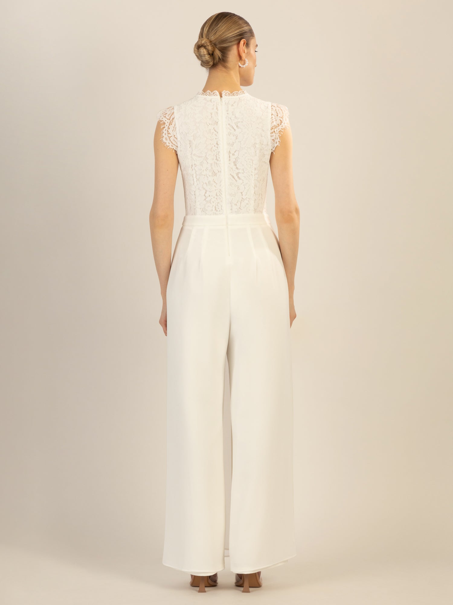 APART Overall mit Spitzenoberteil | creme