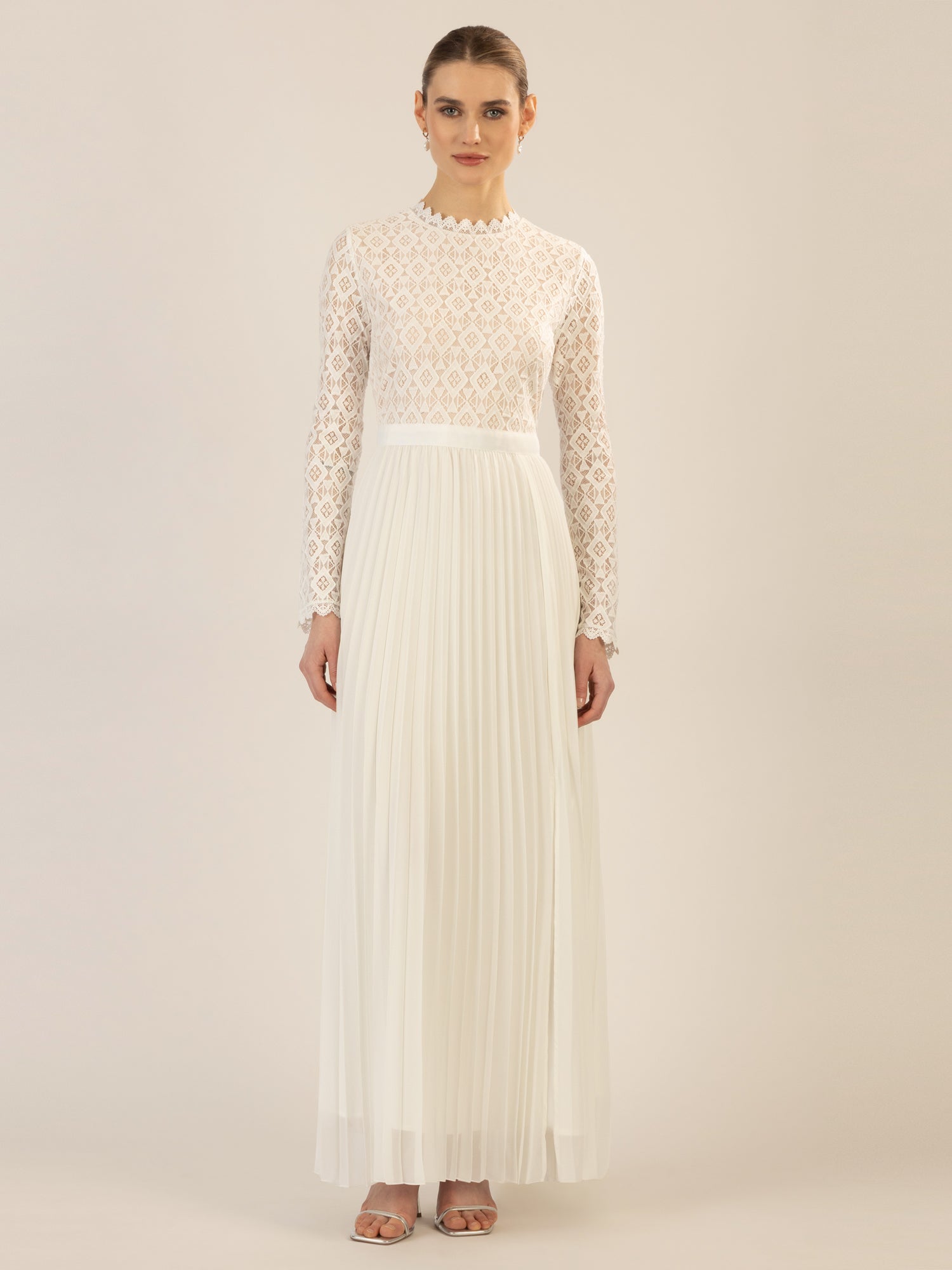 APART Abendkleid mit breiter Spitze verziert | creme-nude