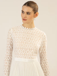 APART Abendkleid mit breiter Spitze verziert | creme-nude
