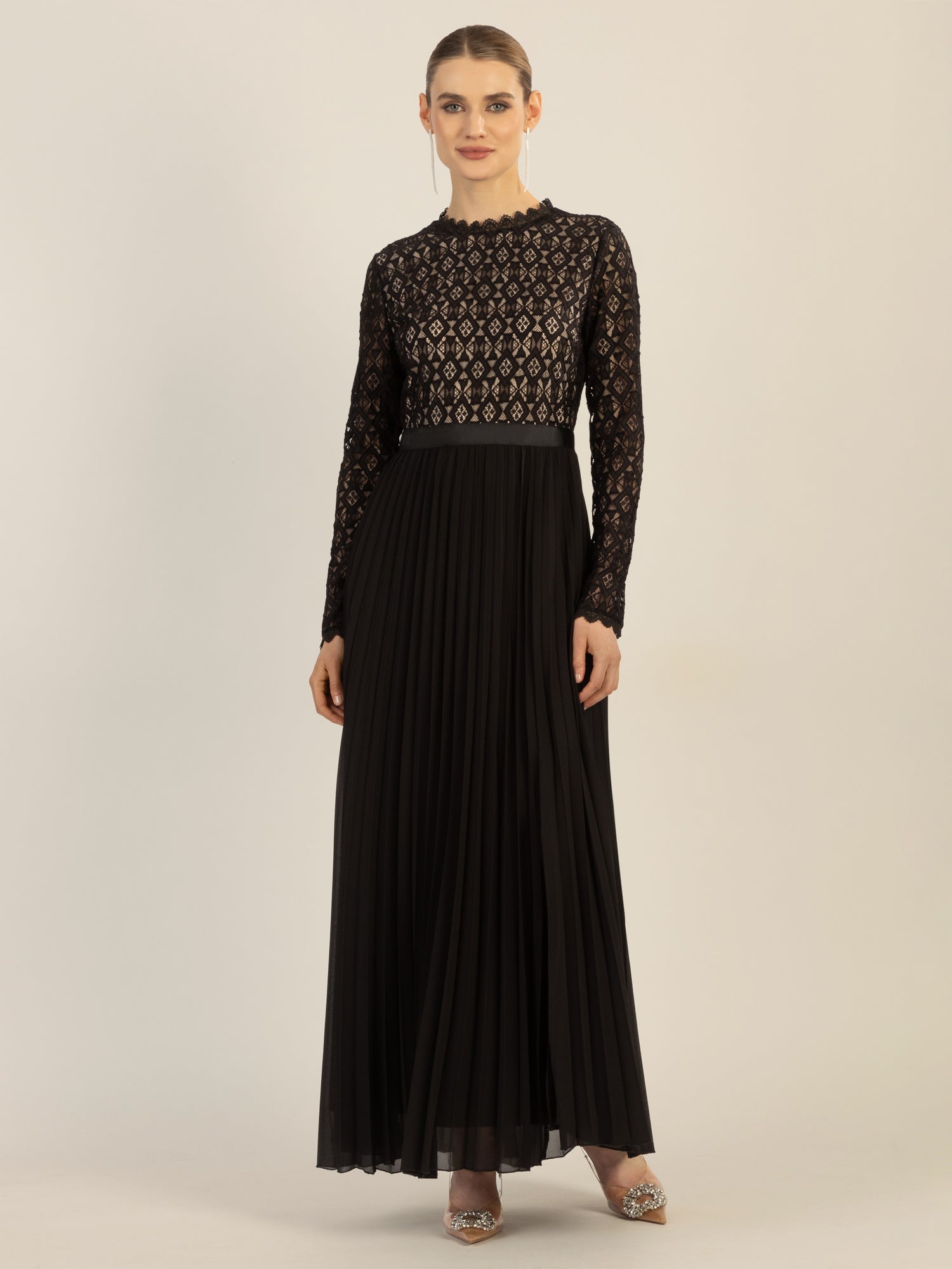 APART Abendkleid mit breiter Spitze verziert | schwarz-nude
