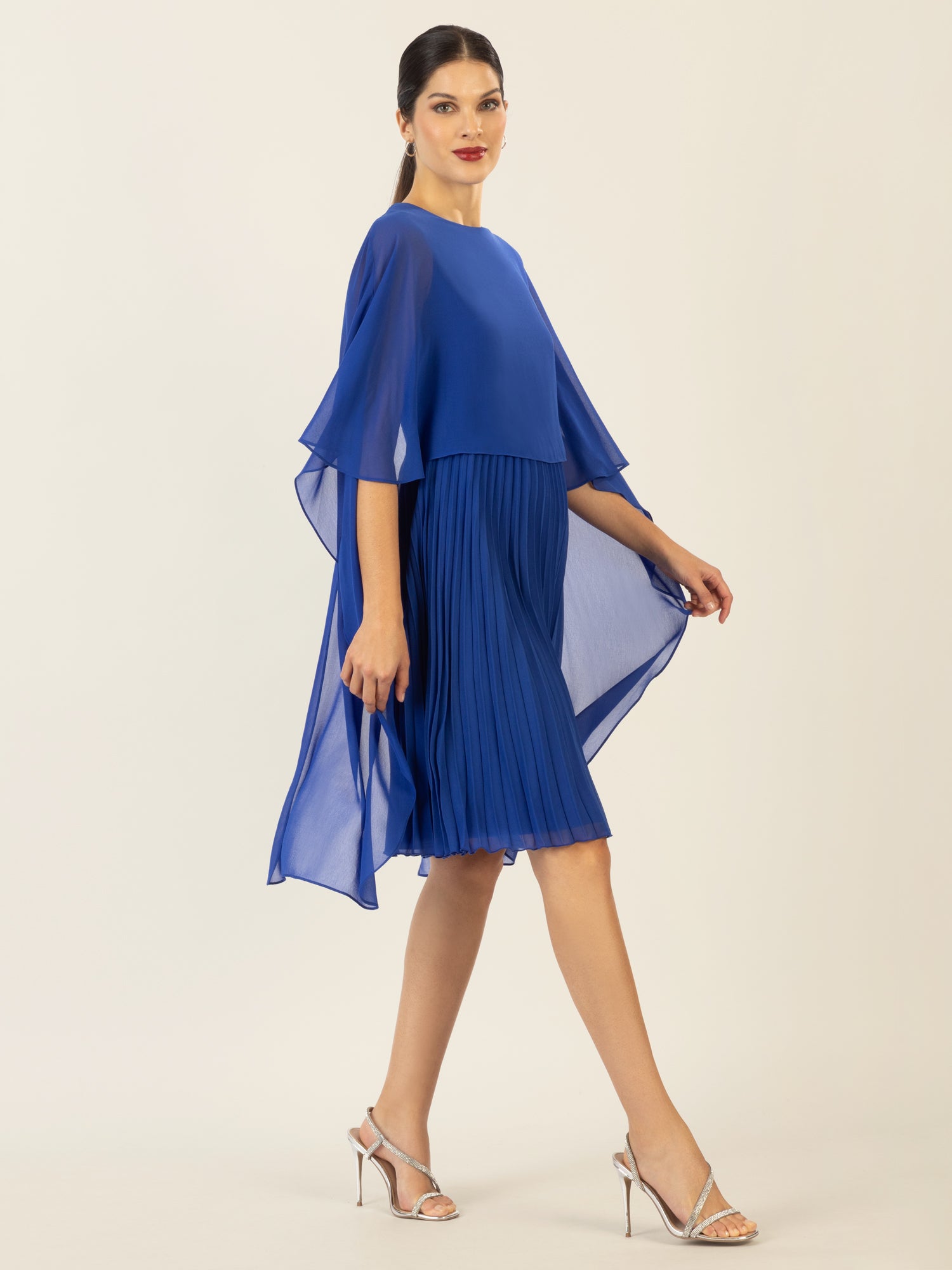 APART Cocktailkleid mit Chiffoncape und Plisseerock | royalblau