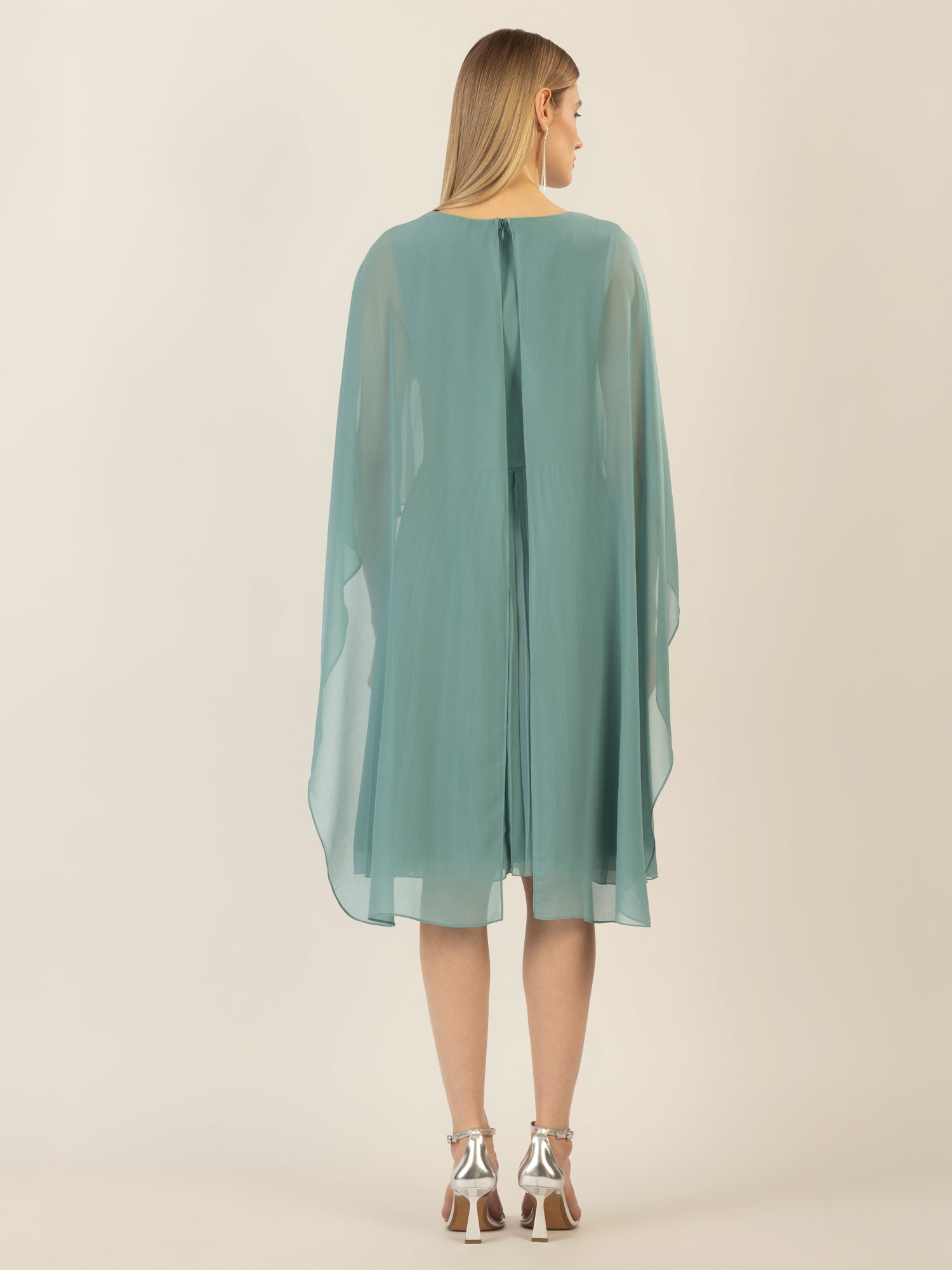 APART Cocktailkleid mit Chiffoncape und Plisseerock | jade