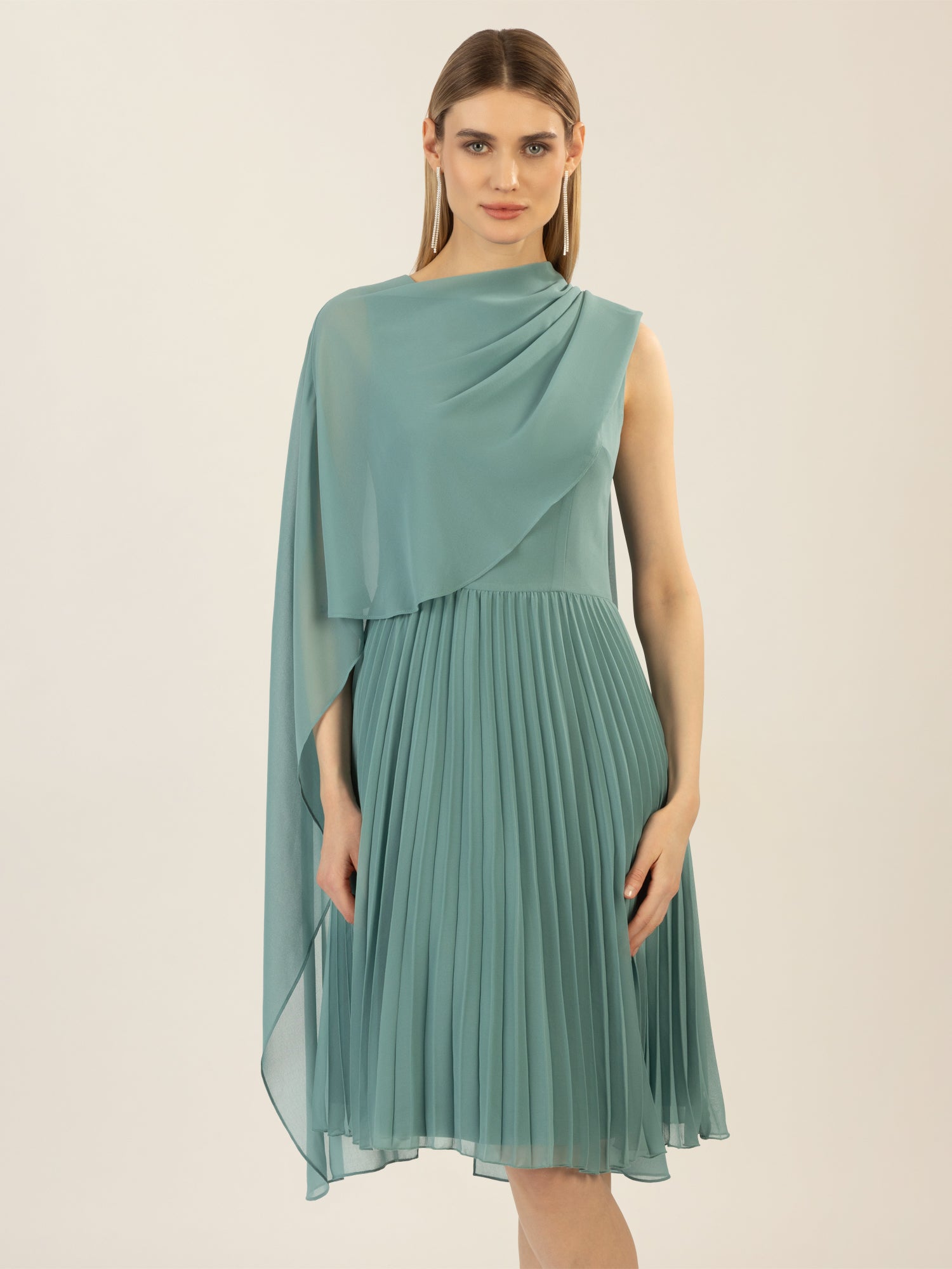 APART Cocktailkleid mit Chiffoncape und Plisseerock | jade