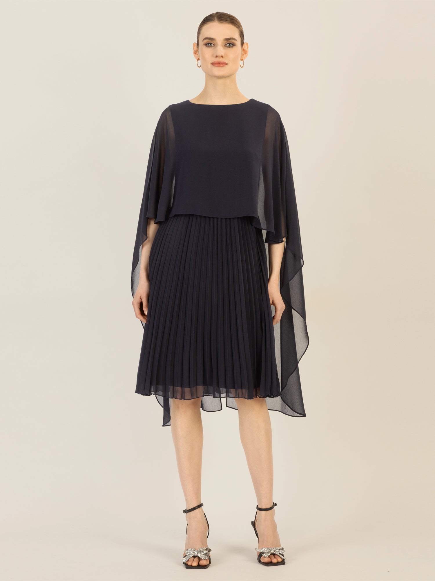 APART Cocktailkleid mit Chiffoncape und Plisseerock | nachtblau