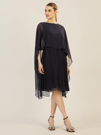 APART Cocktailkleid mit Chiffoncape und Plisseerock | nachtblau