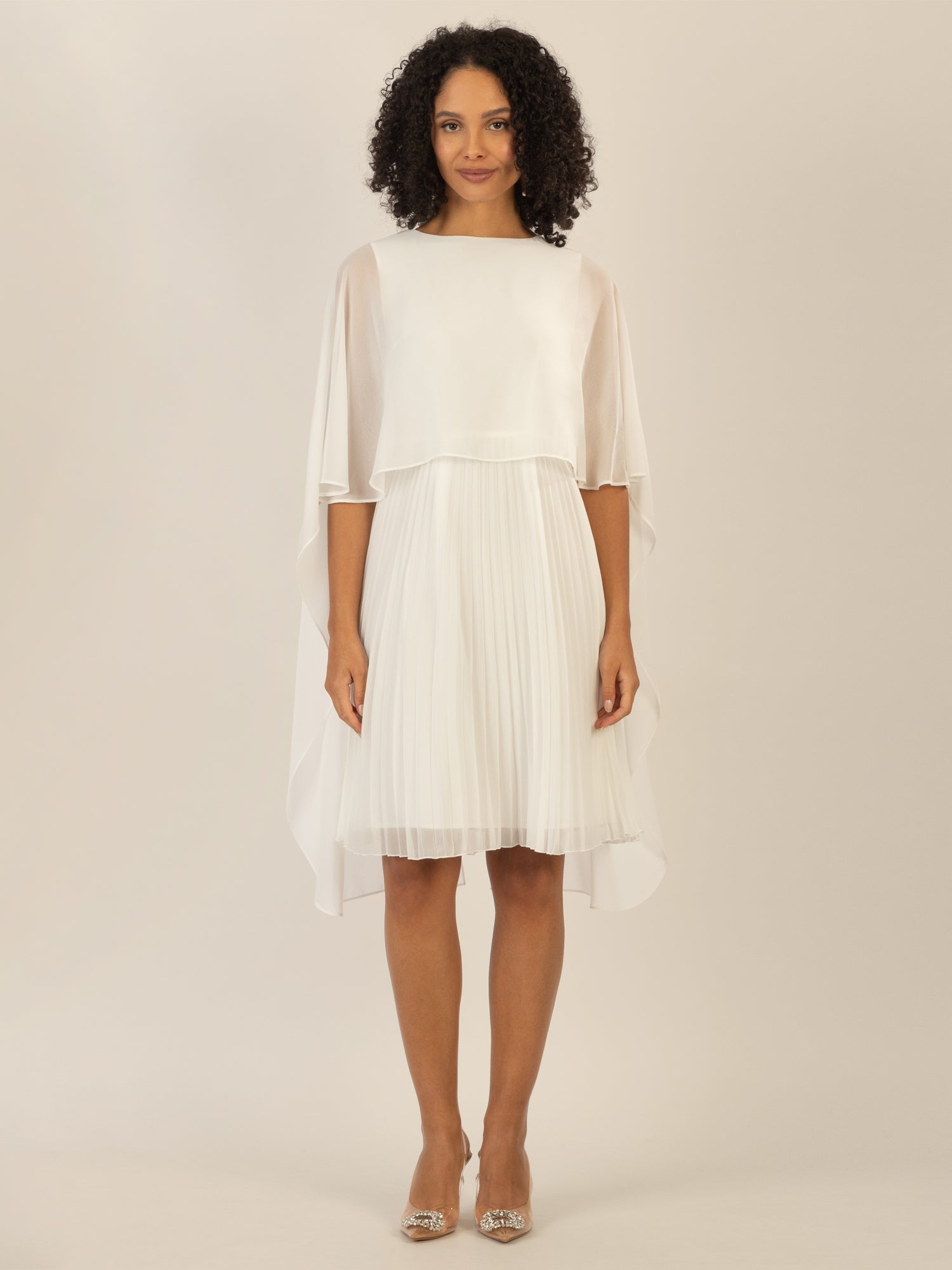 APART Cocktailkleid mit Chiffoncape und Plisseerock | creme