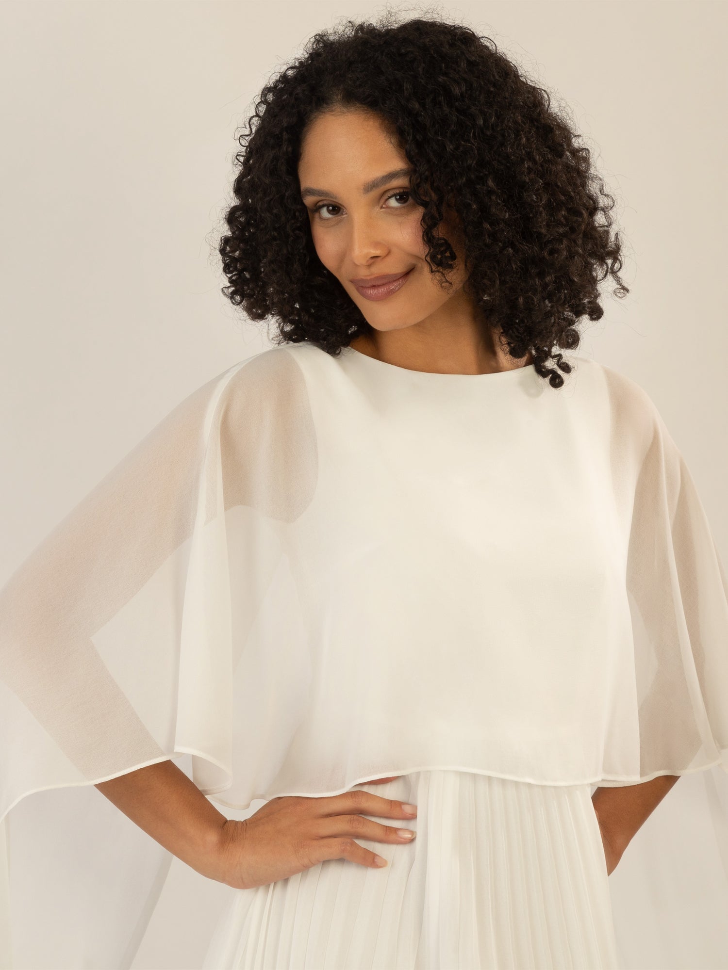 APART Cocktailkleid mit Chiffoncape und Plisseerock | creme