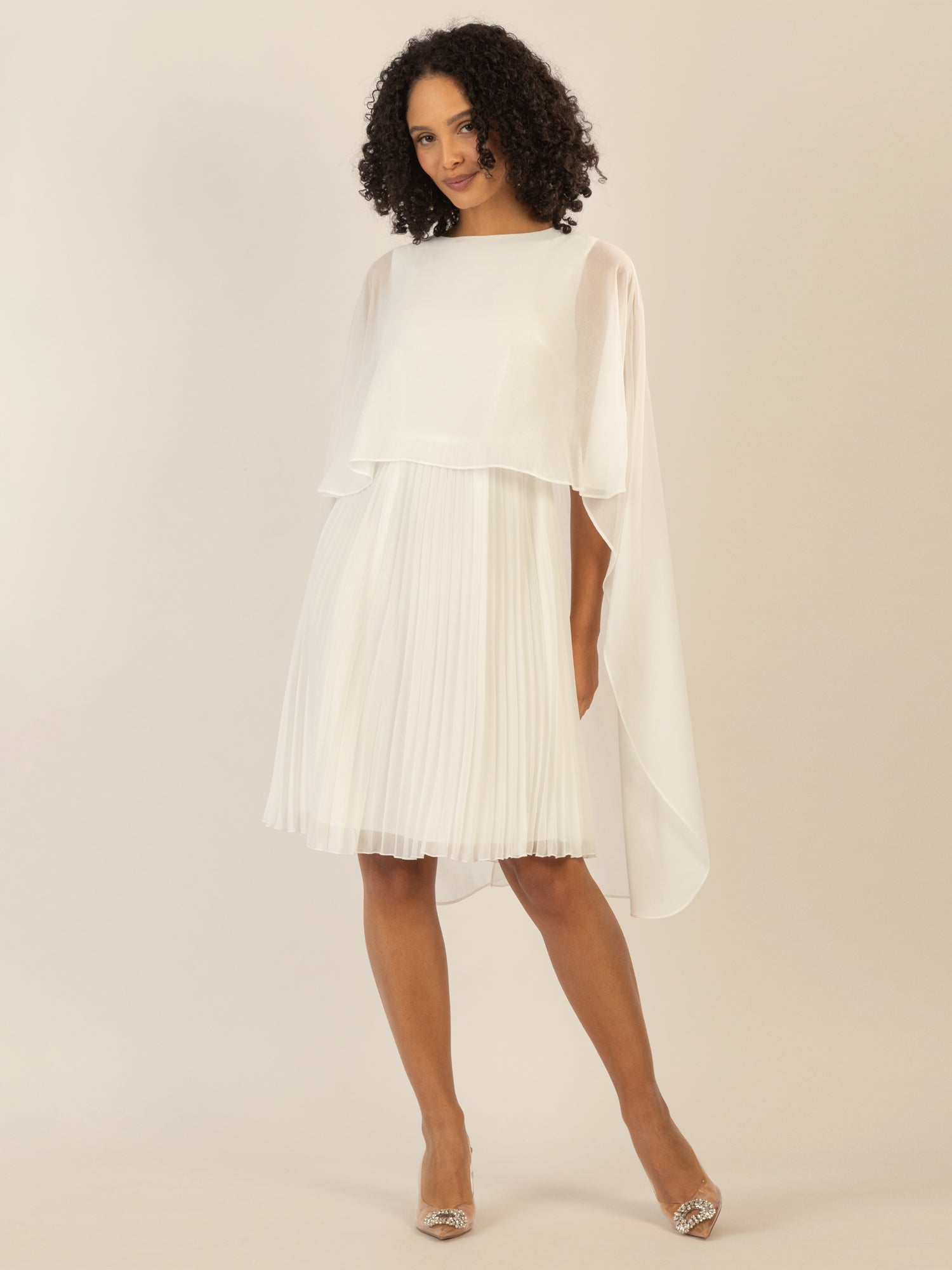 APART Cocktailkleid mit Chiffoncape und Plisseerock | creme