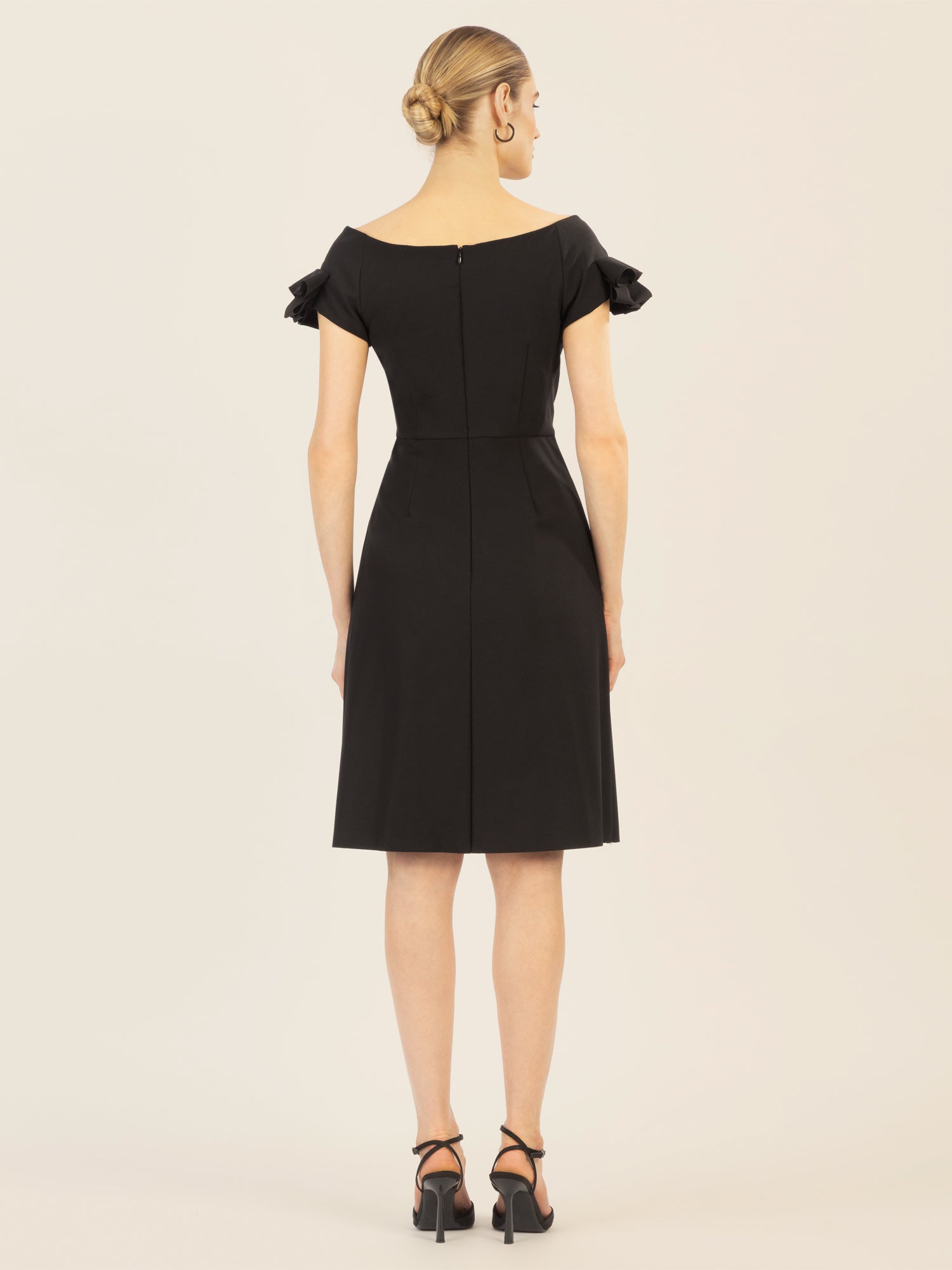 APART Cocktailkleid mit sehr weiten Ausschnitt | schwarz