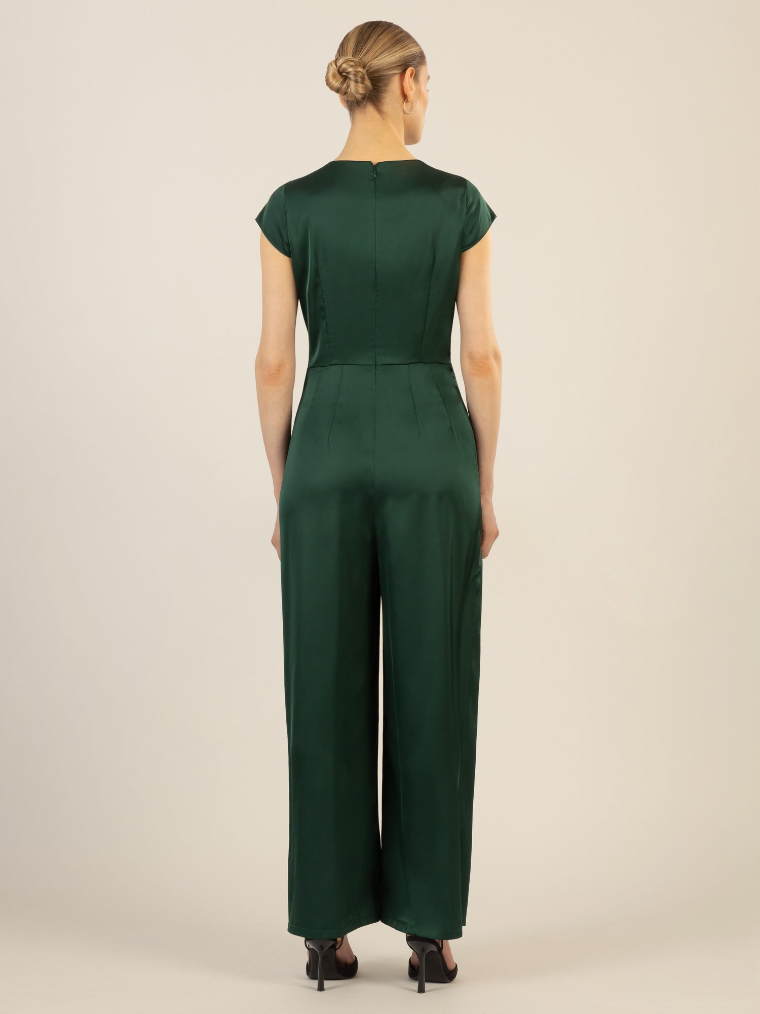APART Satinoverall mit asymmetrischem Wickel zum knoten | emerald
