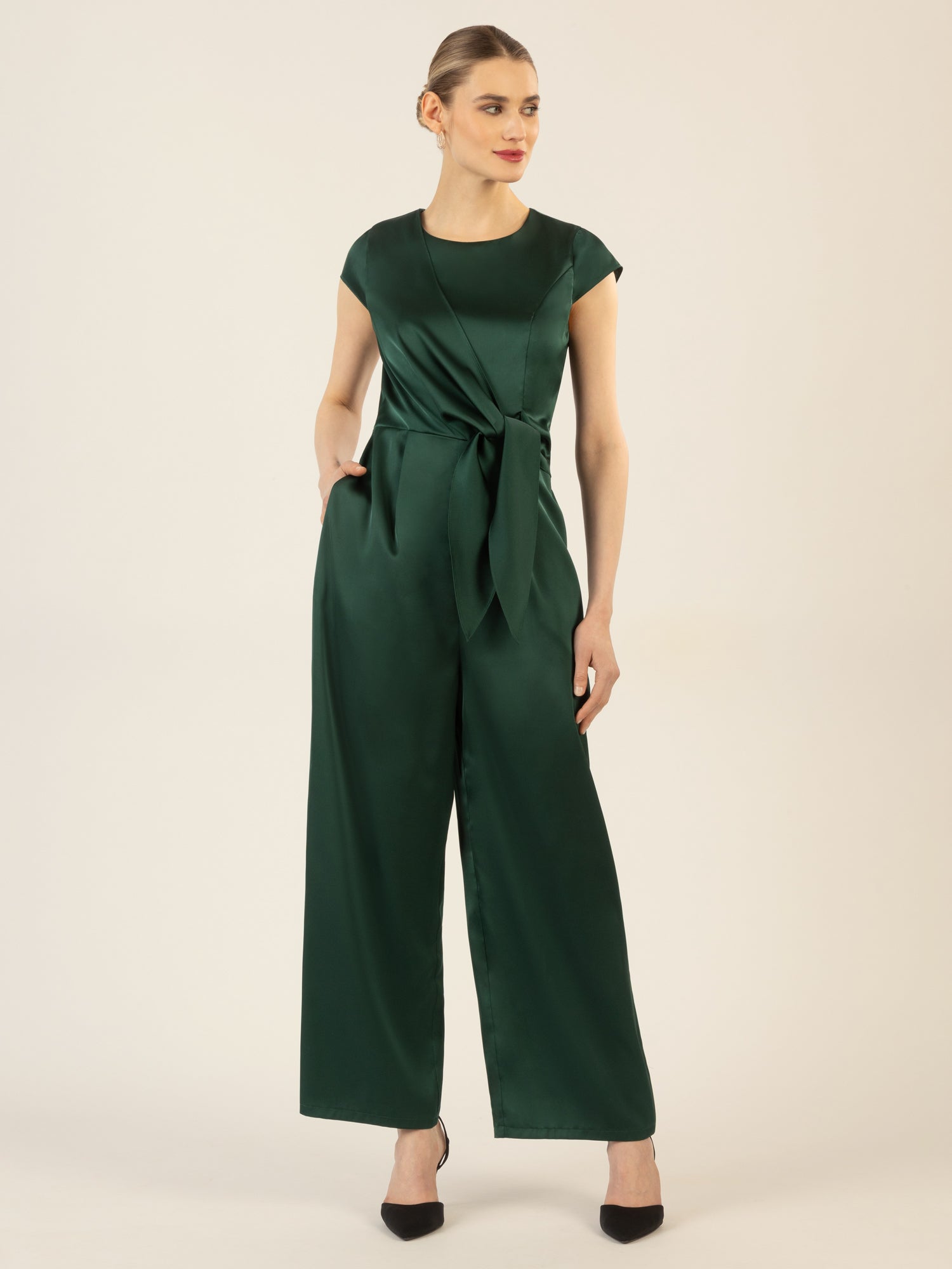 APART Satinoverall mit asymmetrischem Wickel zum knoten | emerald
